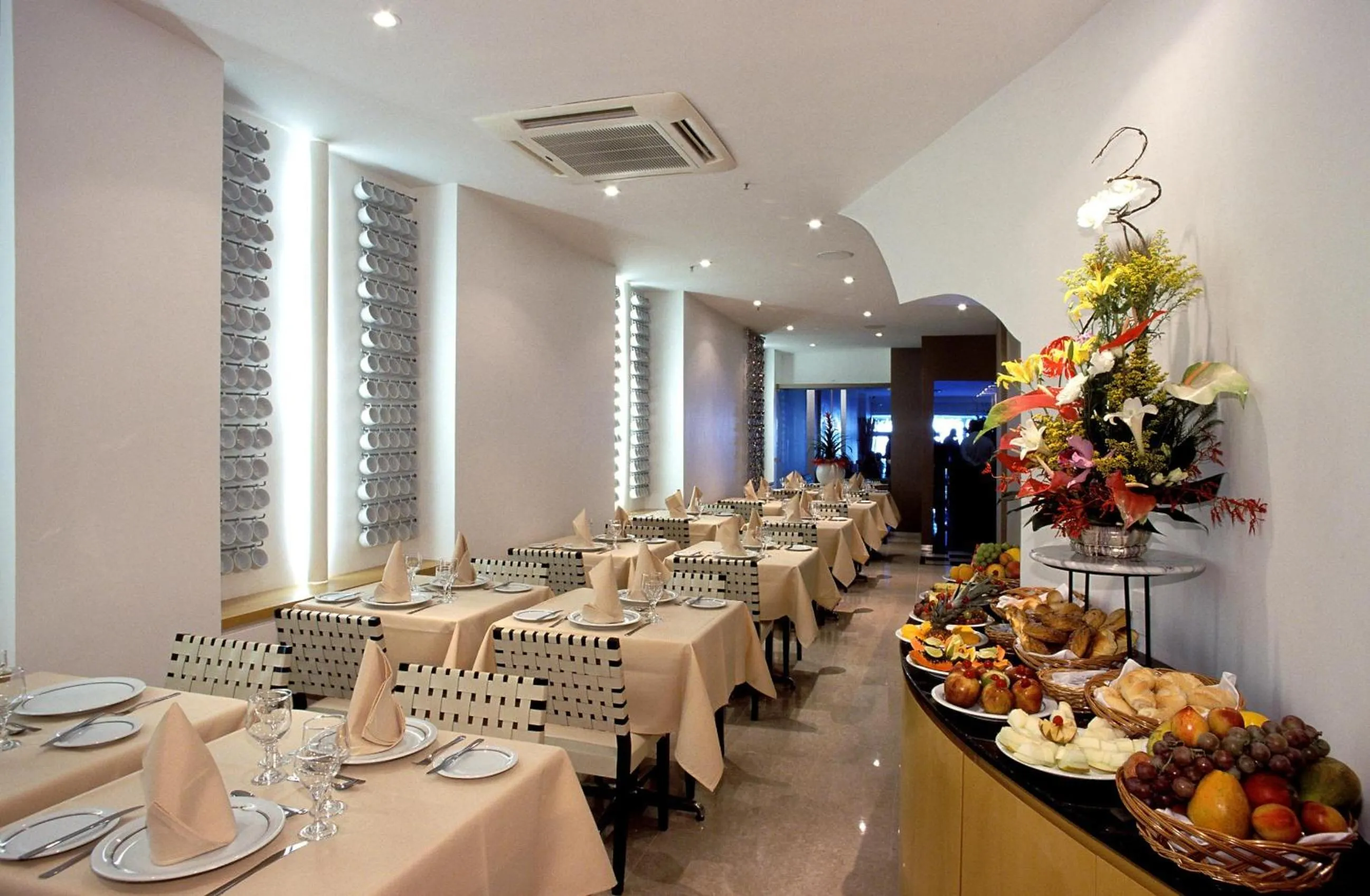 Restaurant/places to eat in Orla Copacabana Hotel