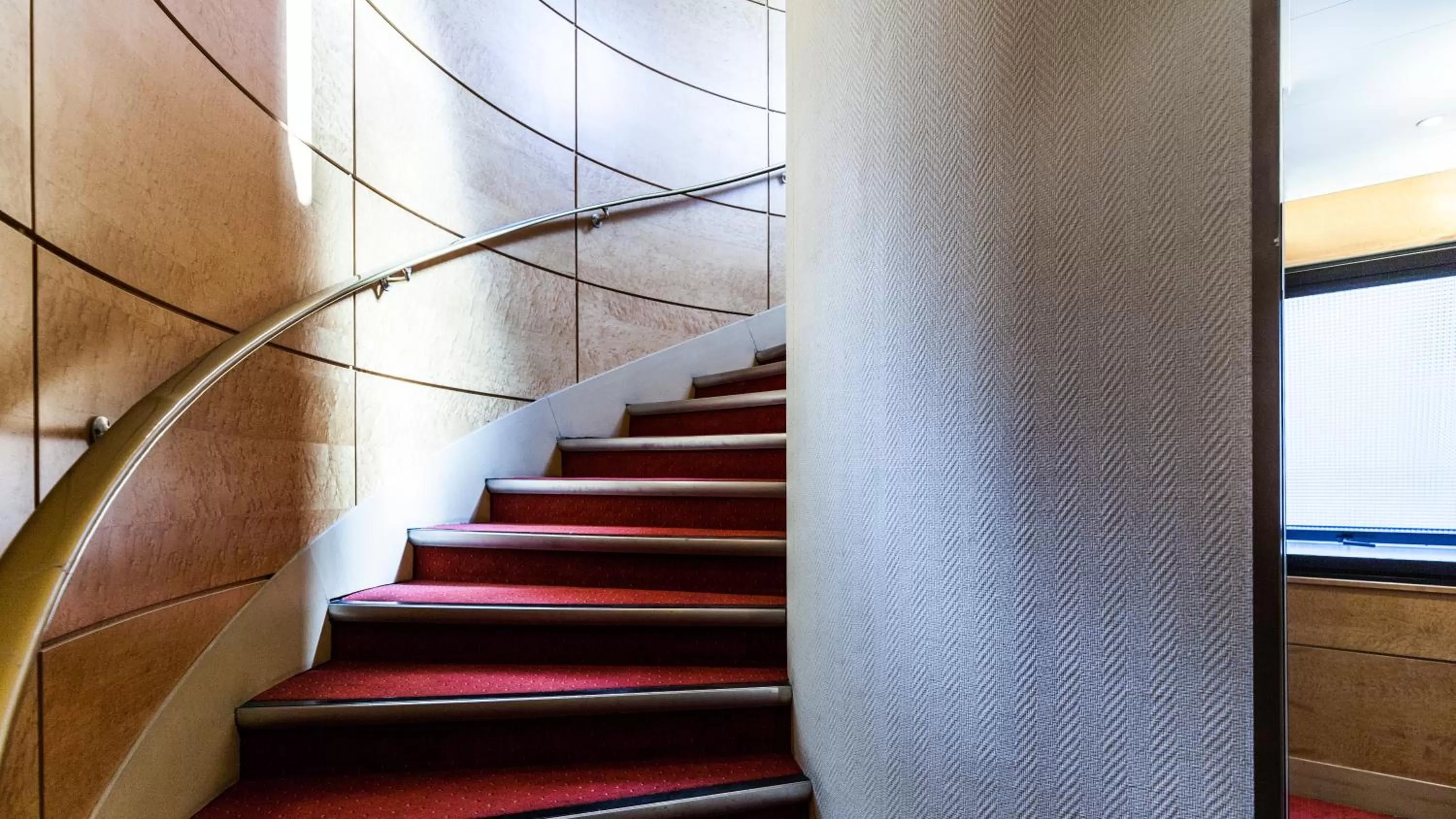 Property building in Excelsior Opera