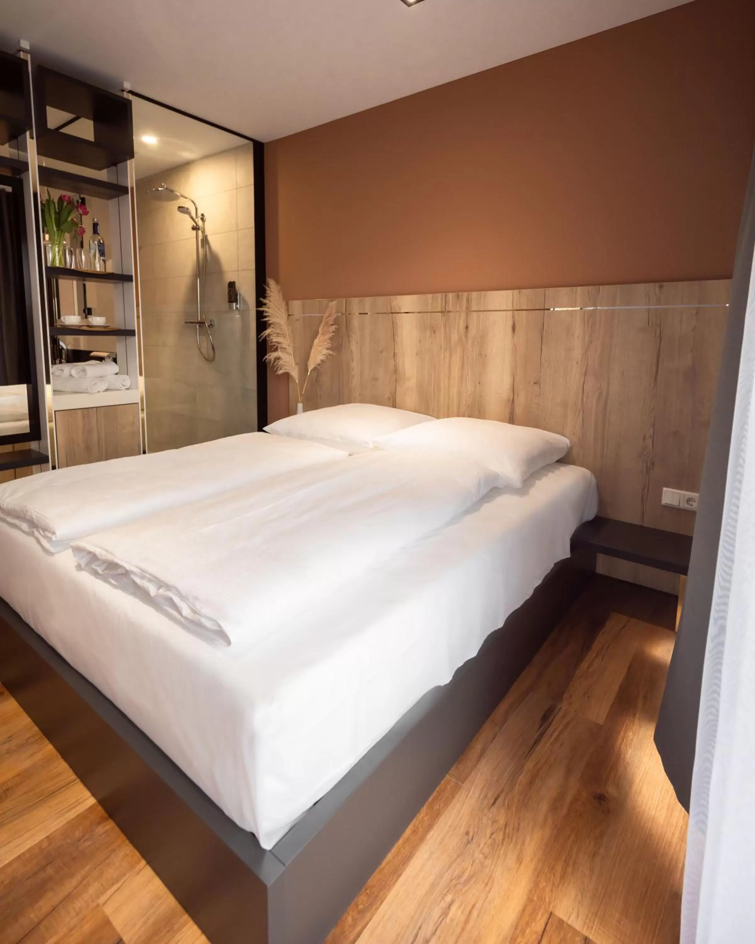 Staff, Bed in 24Seven Hotel Schwabach