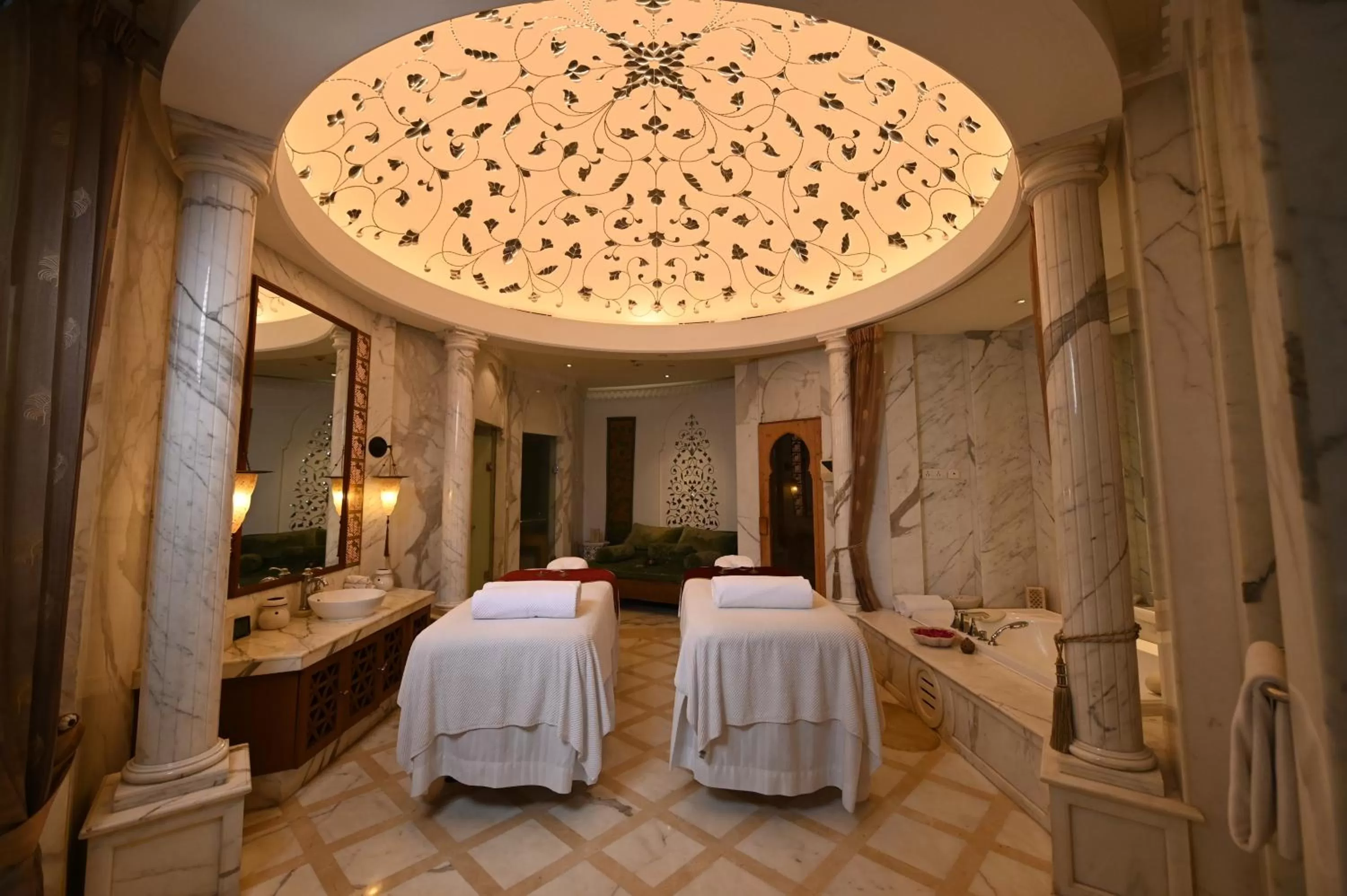 Spa and wellness centre/facilities, Bed in The Imperial, New Delhi