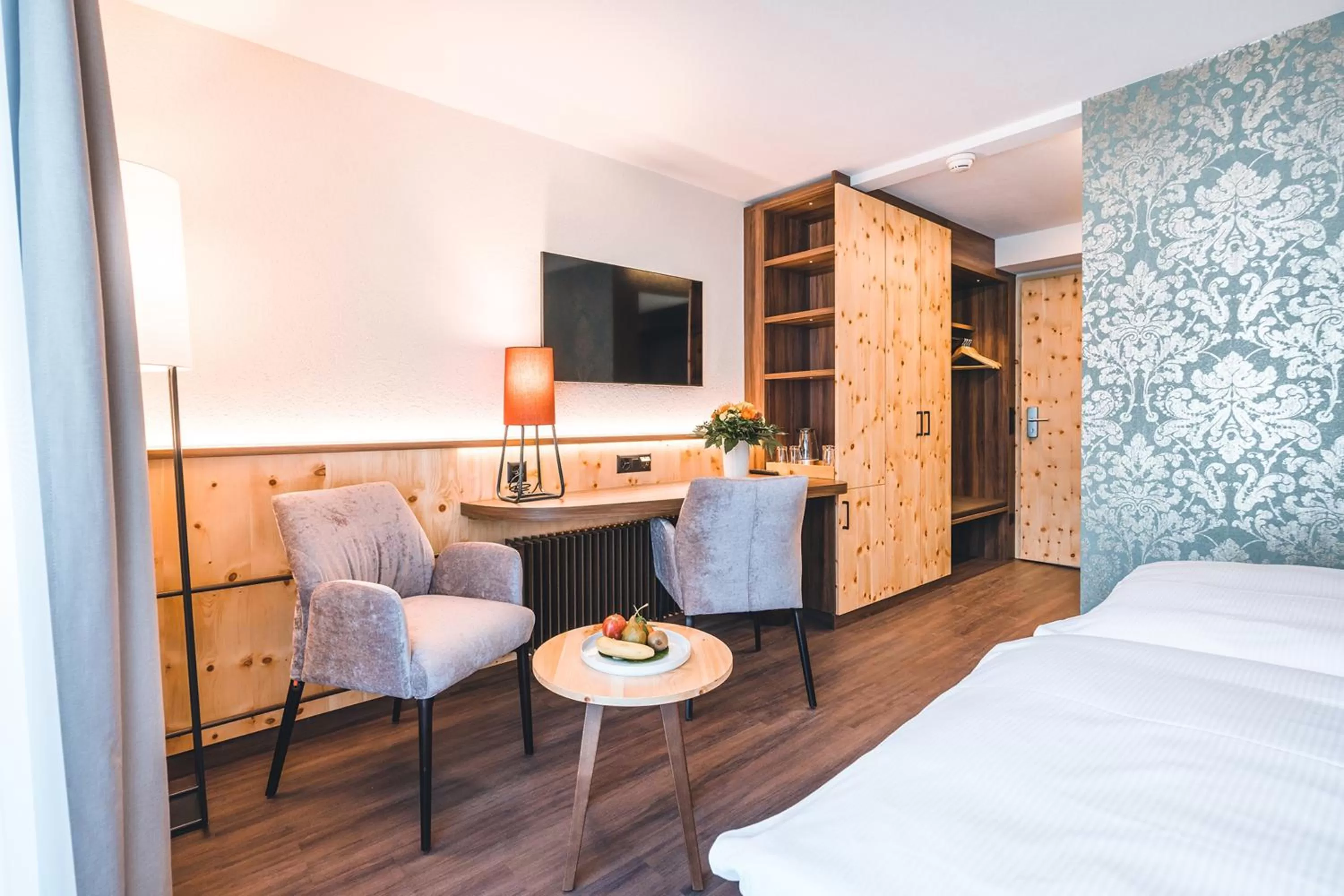 Seating area, Bed in Hotel Laudinella