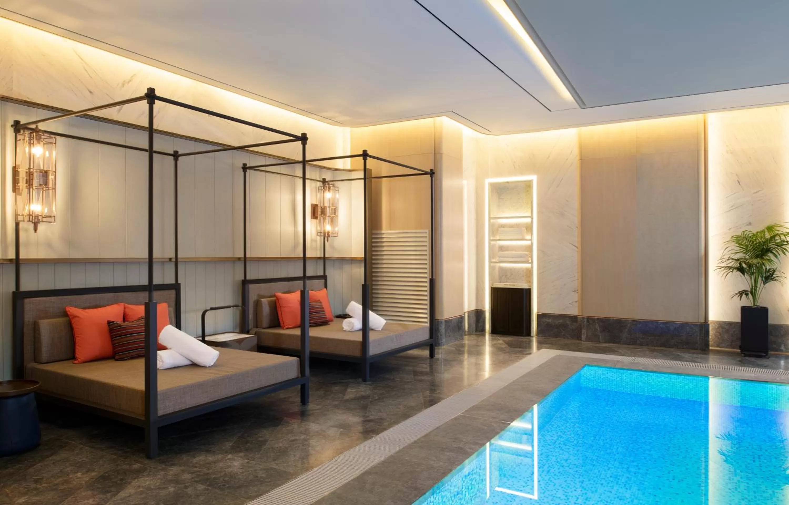 Swimming pool in Fairmont Ambassador Seoul