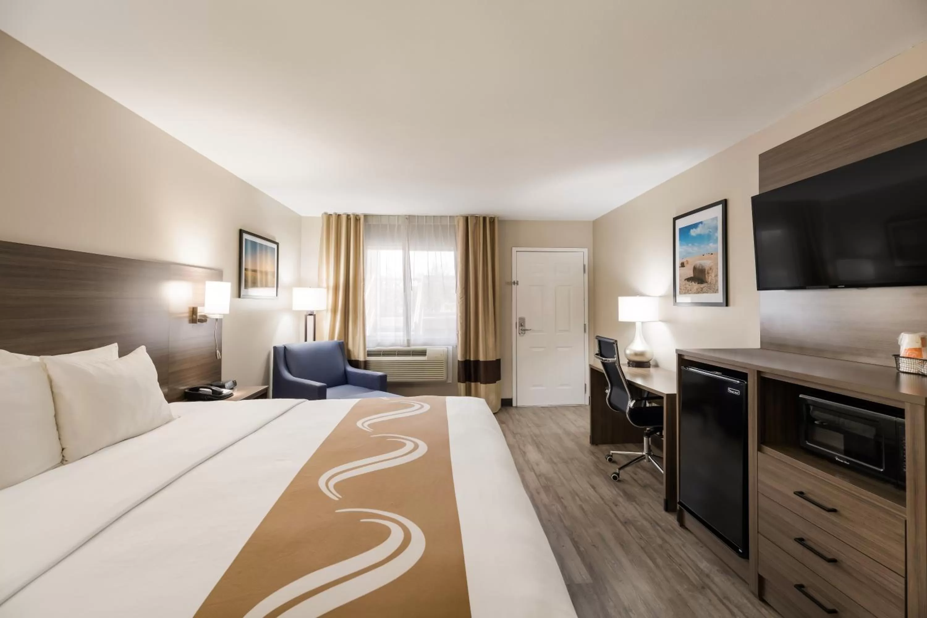 View (from property/room), Bed in Quality Inn Sonora TX