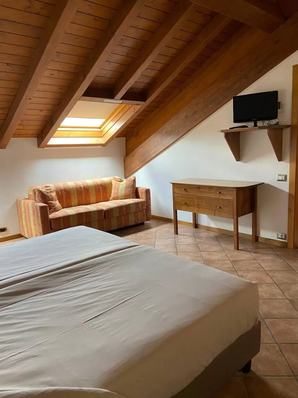 Photo of the whole room, Bed in Hotel Lenno