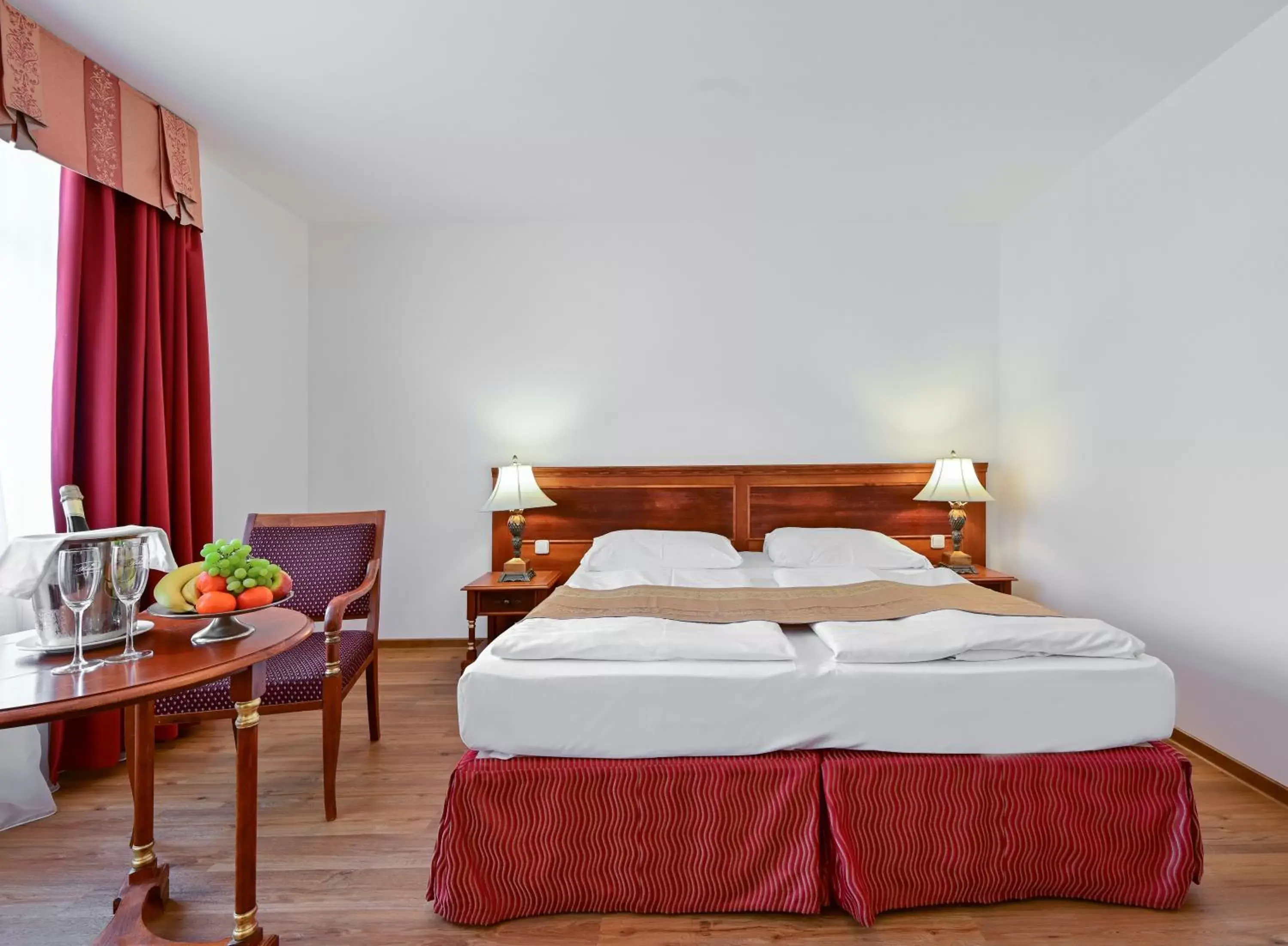 Deluxe Room with Balcony in Hotel Continental Deluxe Room with Balcony in Hotel Continental