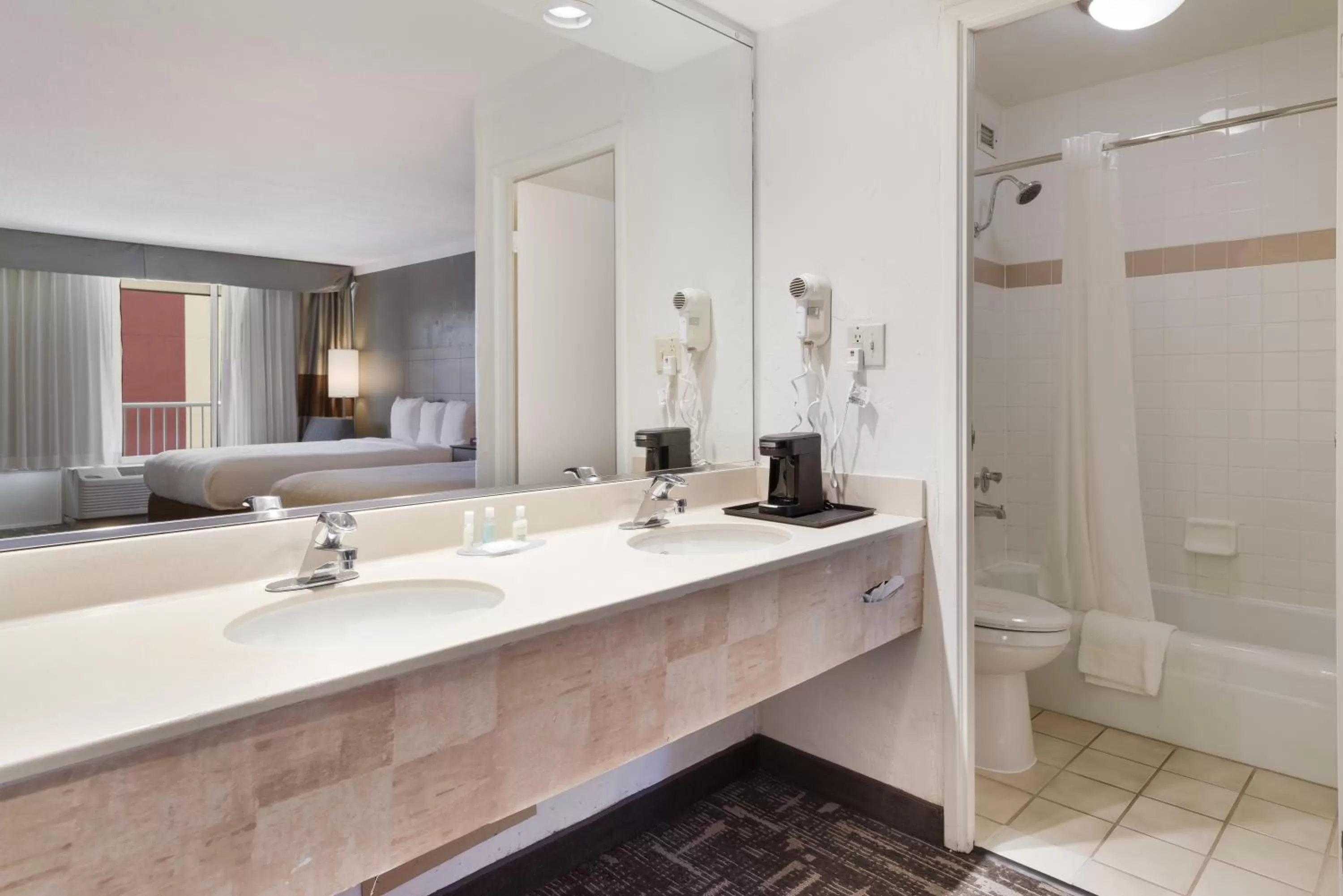 Bathroom in Clarion Hotel Concord-Walnut Creek