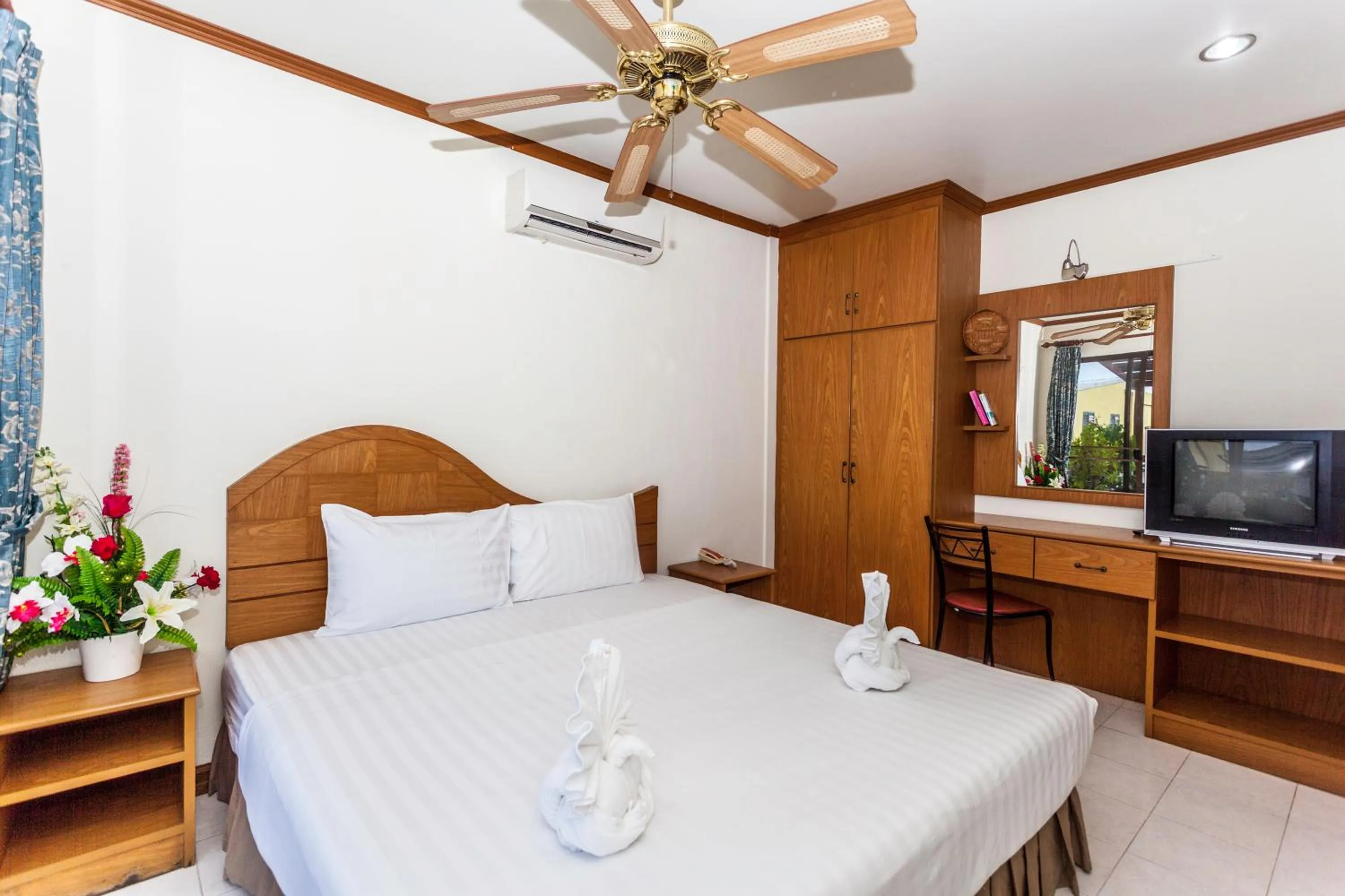 Bed in Andaman Sea Patong