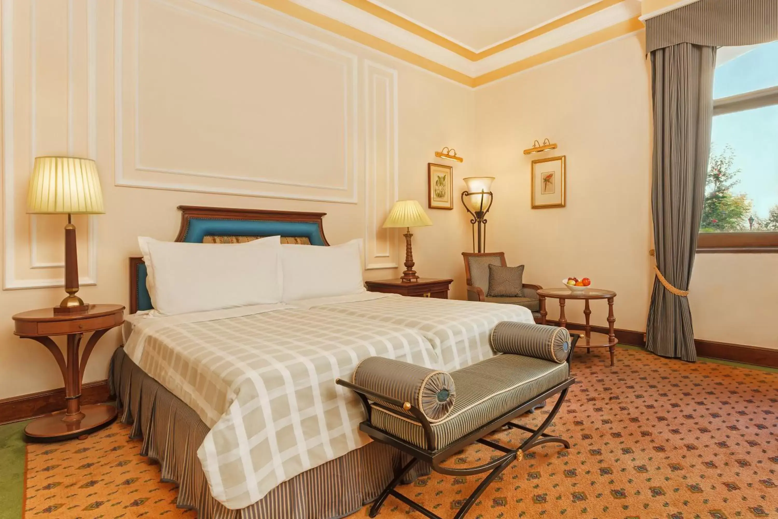 Deluxe Room in The Oberoi Grand Kolkata Deluxe Room in The Oberoi Grand Kolkata