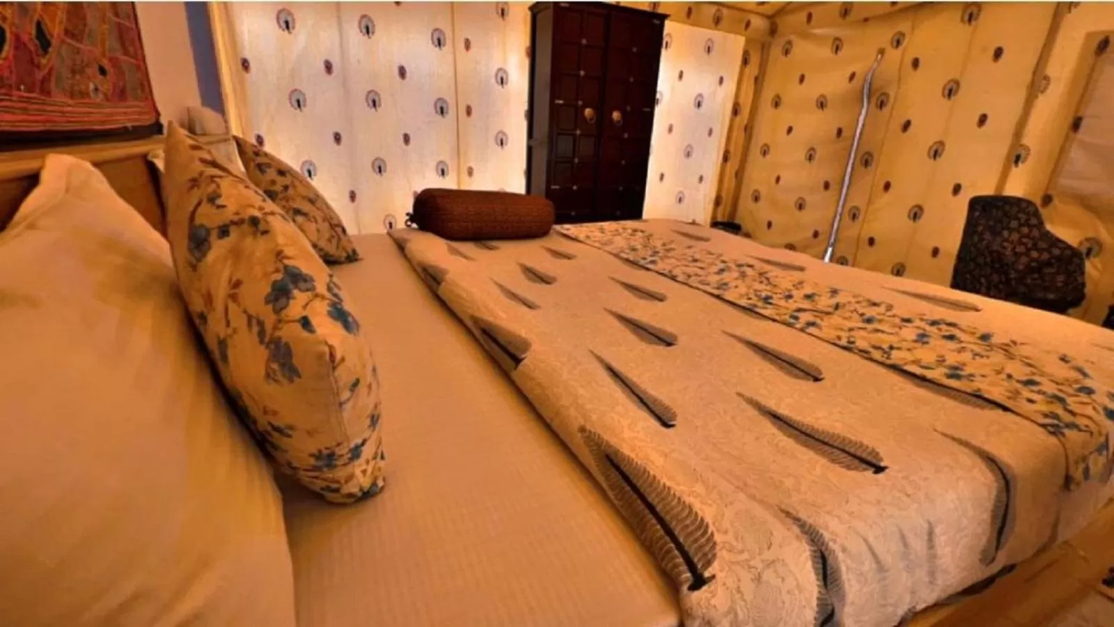 Property building, Bed in Rumis Desert Camp and Resort