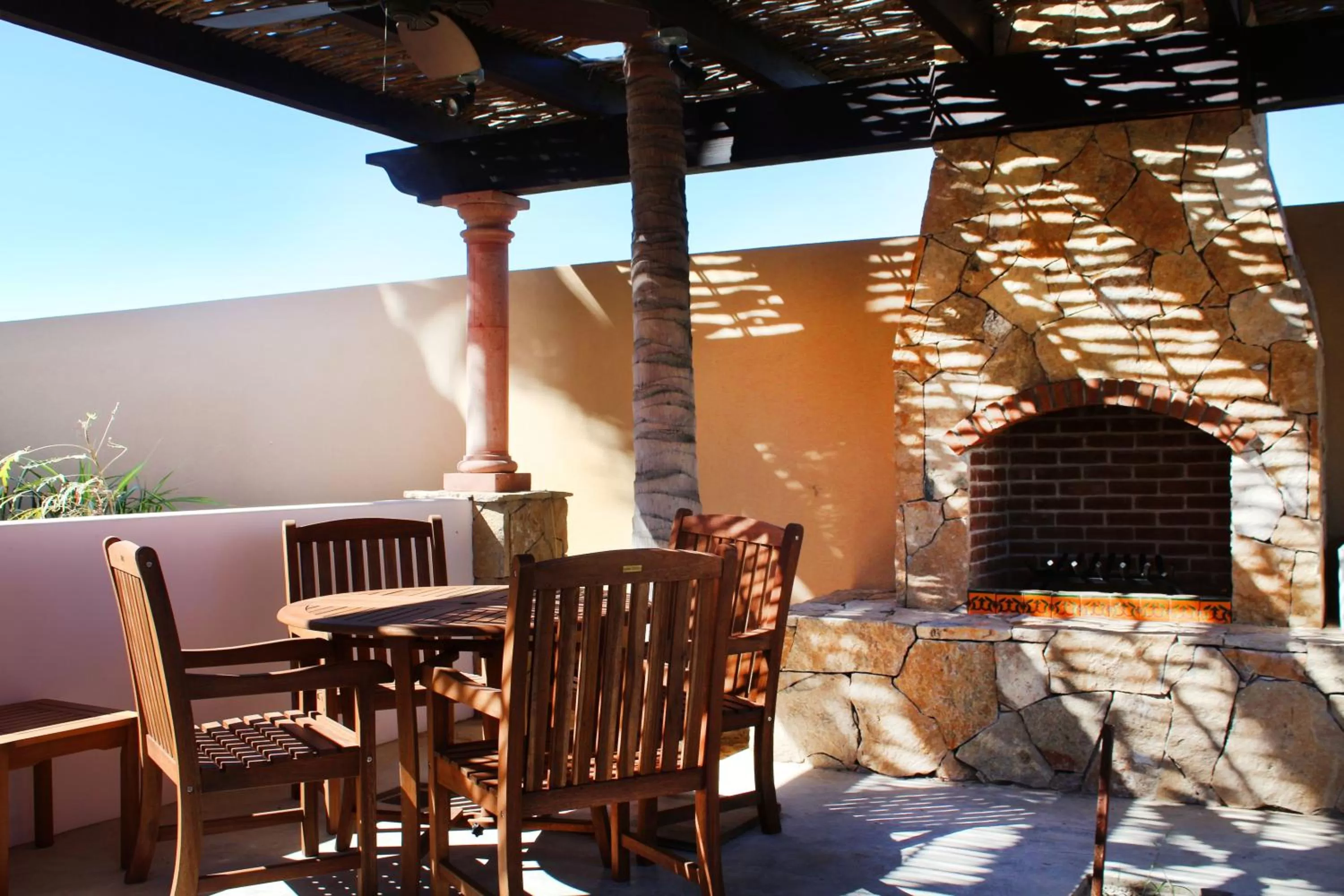 Restaurant/places to eat in Cerritos Beach Inn