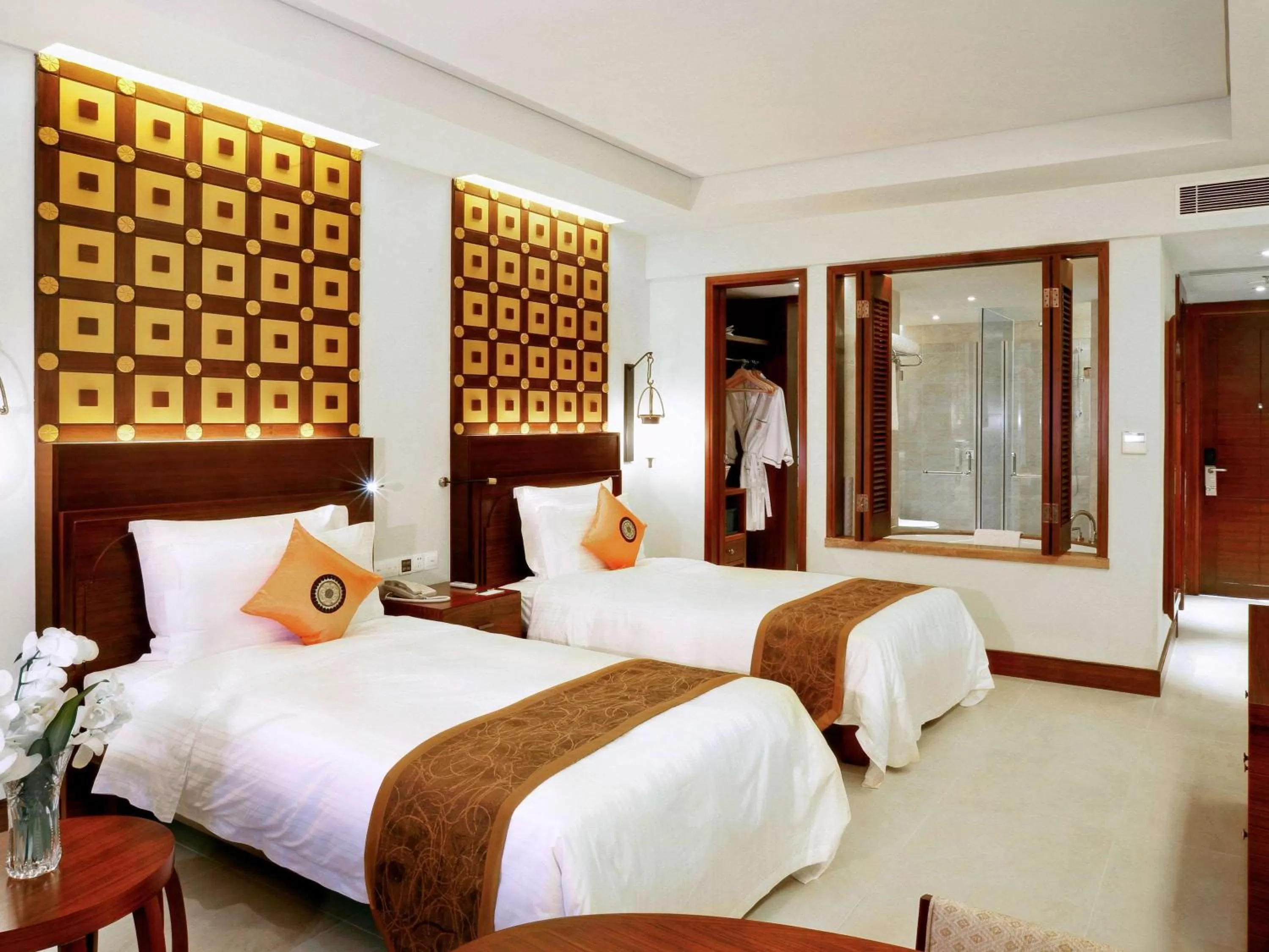 Photo of the whole room, Bed in Pullman Sanya Yalong Bay Villas & Resort