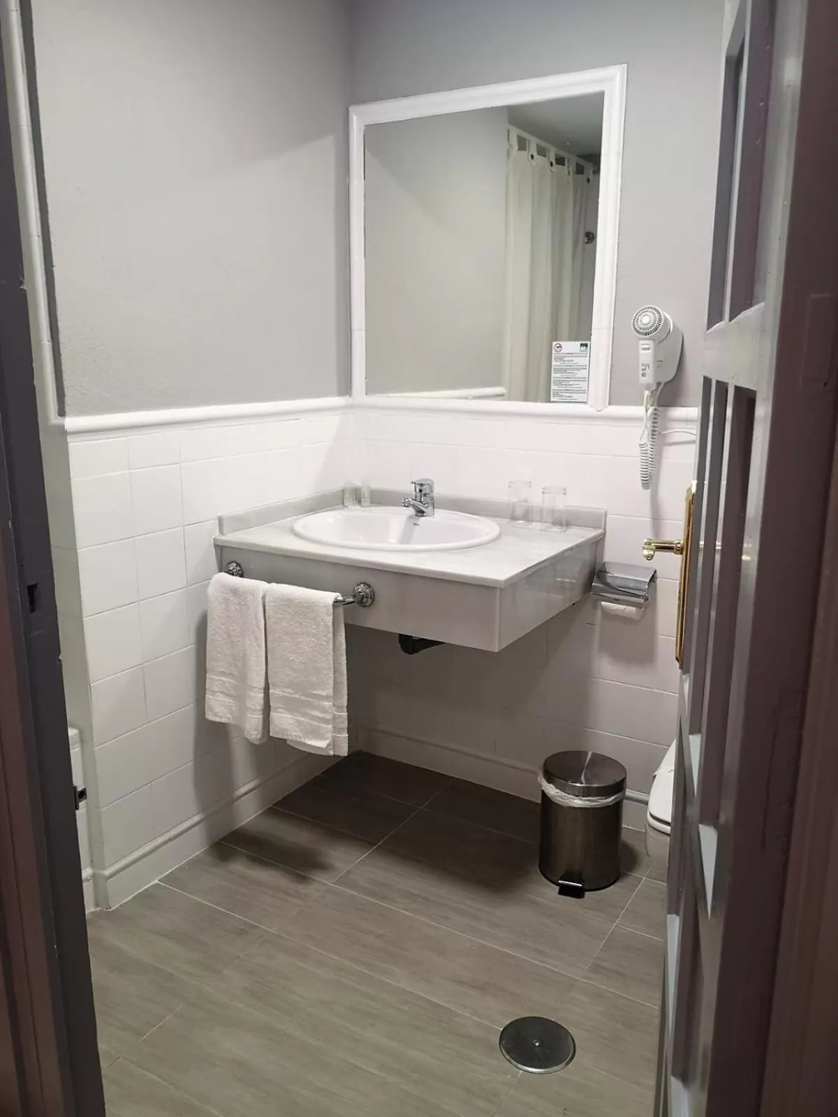 Bathroom in Hotel Oromana