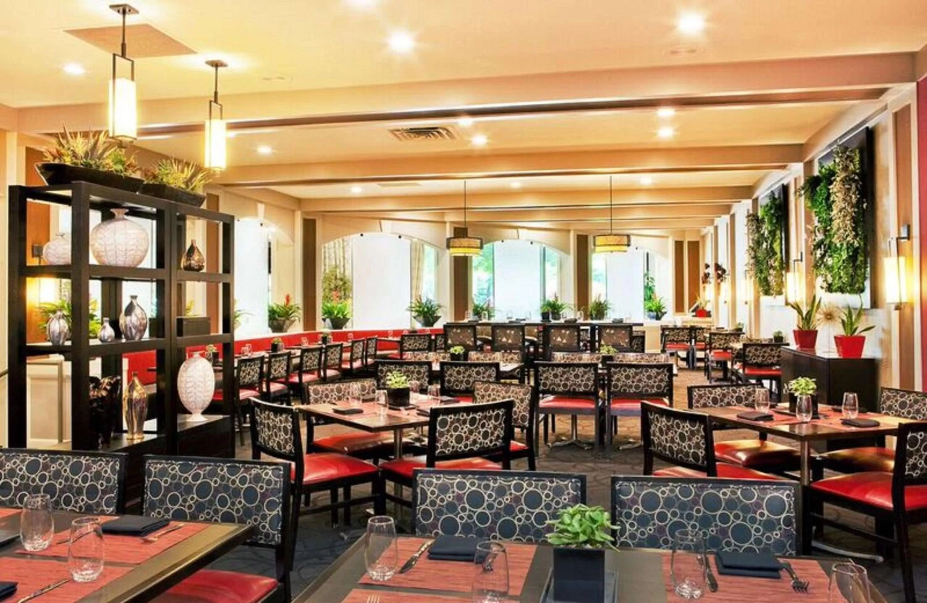 Restaurant/Places to Eat in Hilton Woodcliff Lake