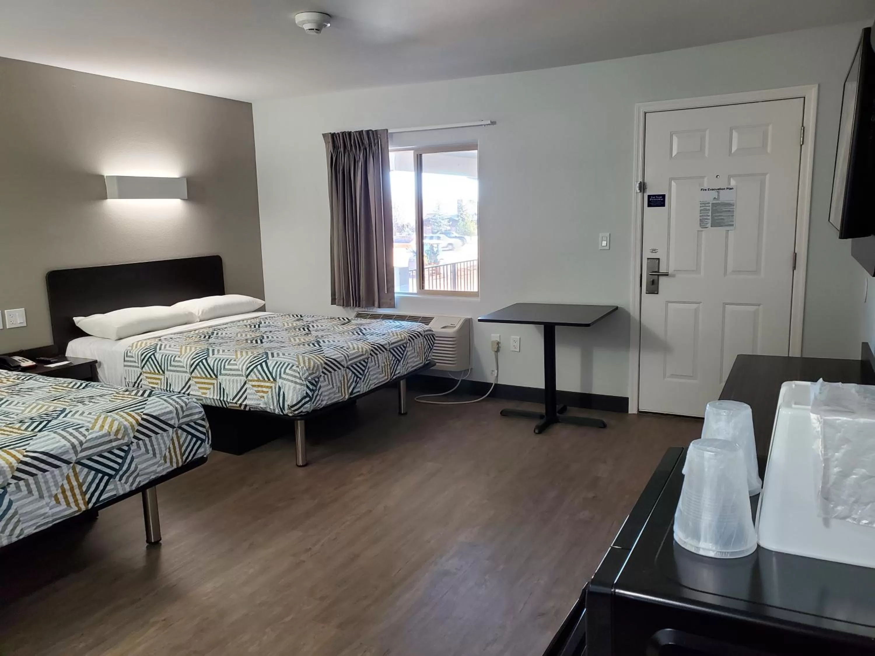 Photo of the whole room, Bed in Motel 6-Show Low, AZ