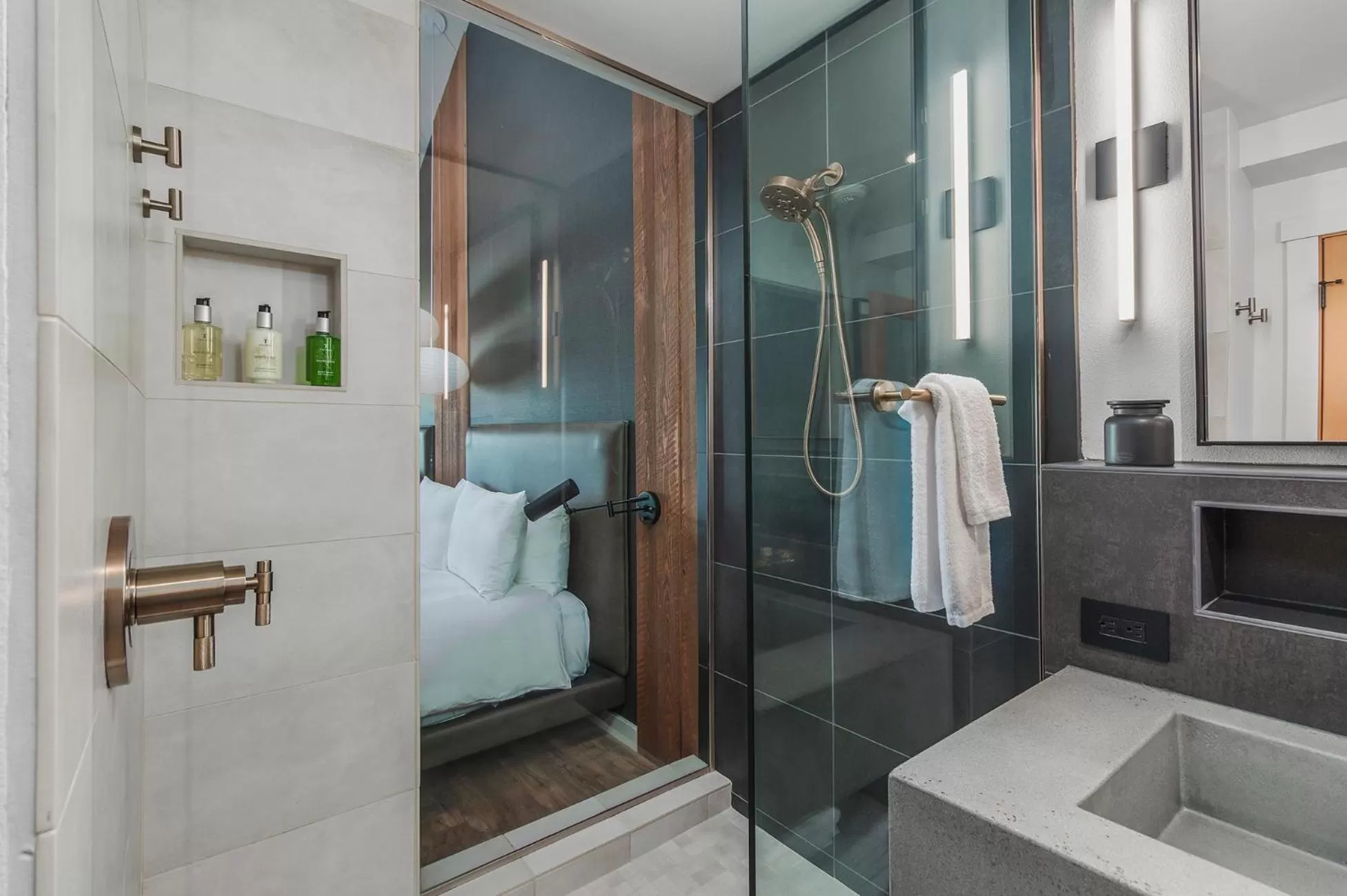 Bed in Headlands Coastal Lodge & Spa