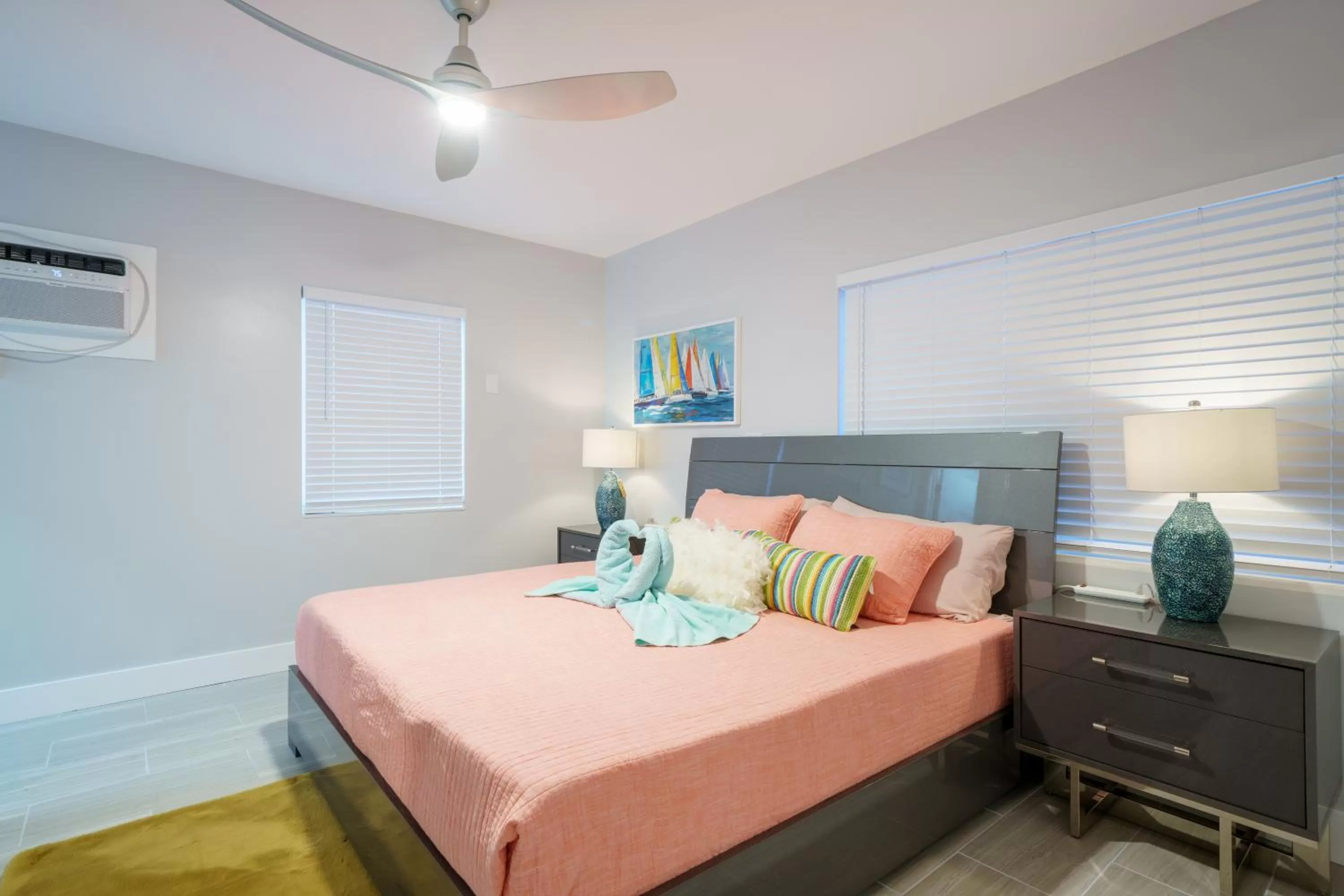 Bedroom, Bed in The Surf Hollywood Beach