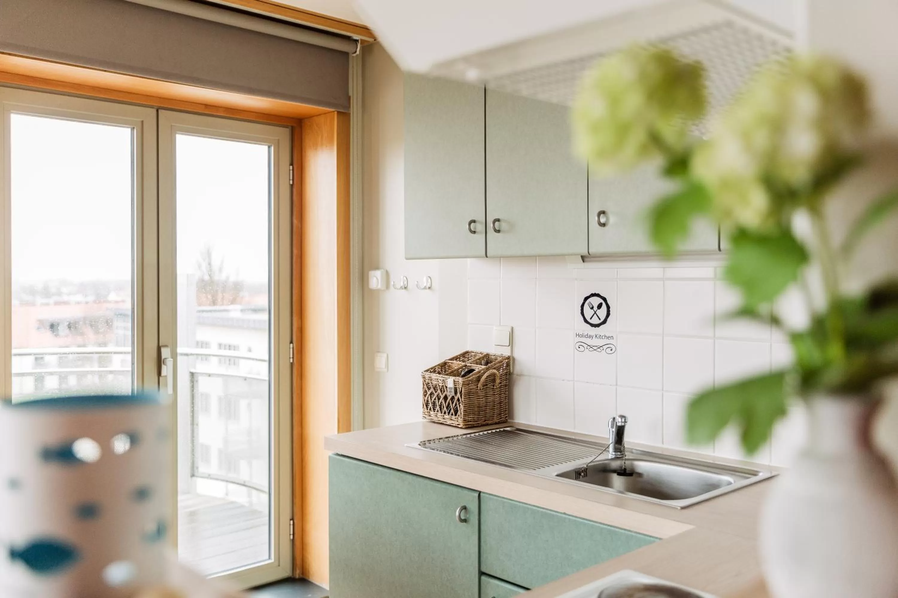 Kitchen or kitchenette in West Bay