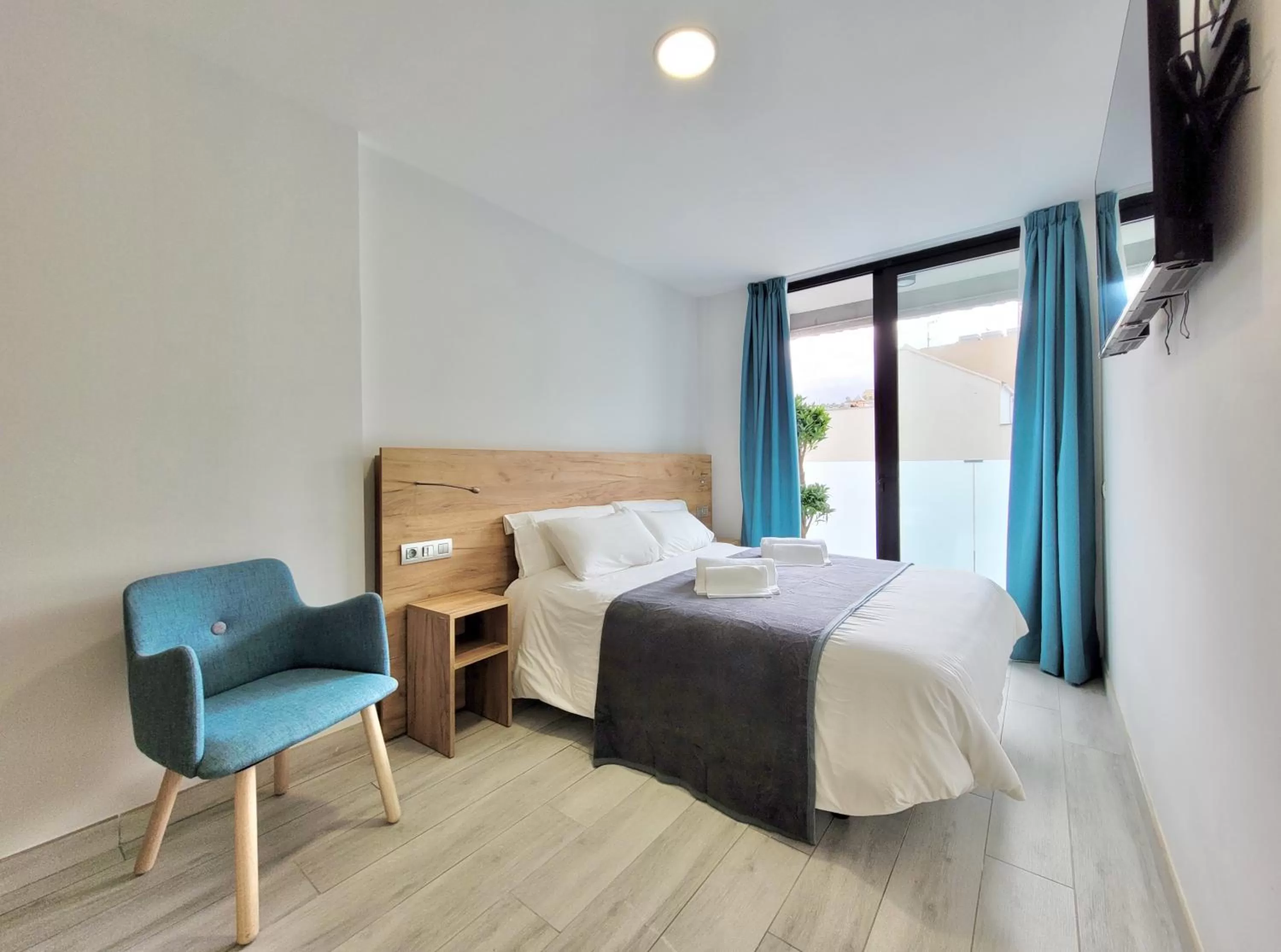 Restaurant/places to eat, Bed in Puerto Azul