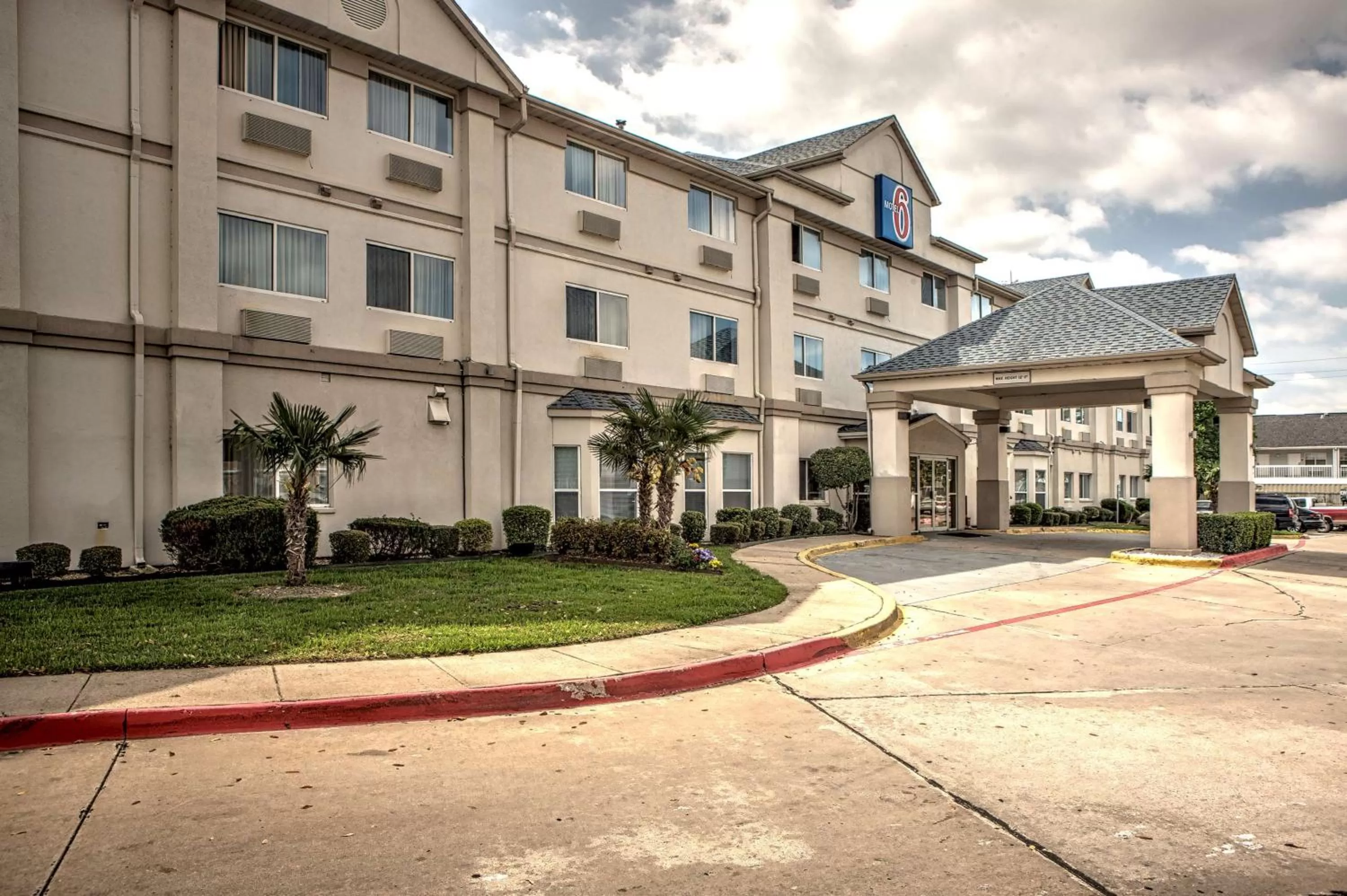 Property building in Motel 6-Dallas, TX - Northwest