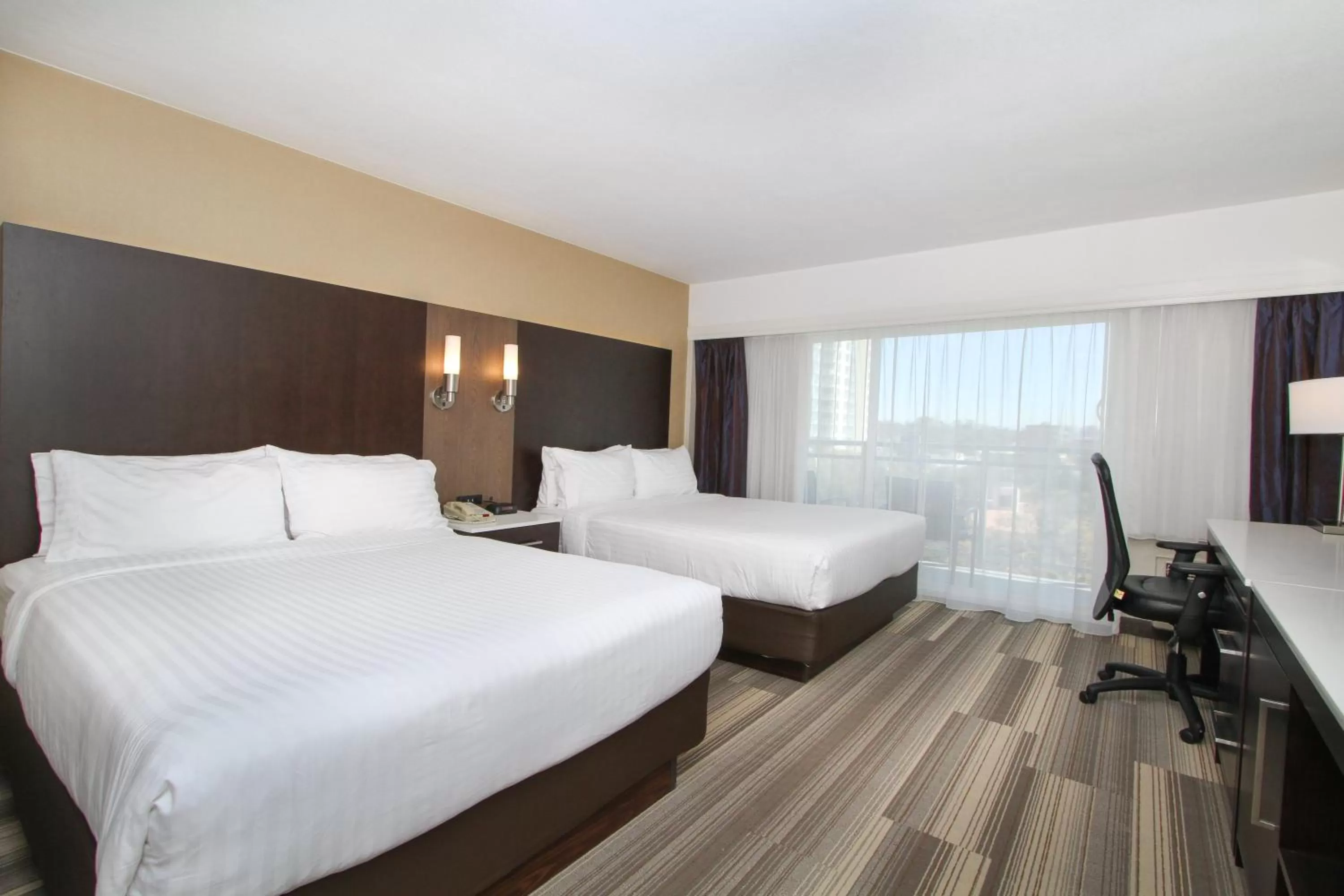 Photo of the whole room, Bed in Holiday Inn Express - Downtown San Diego by IHG