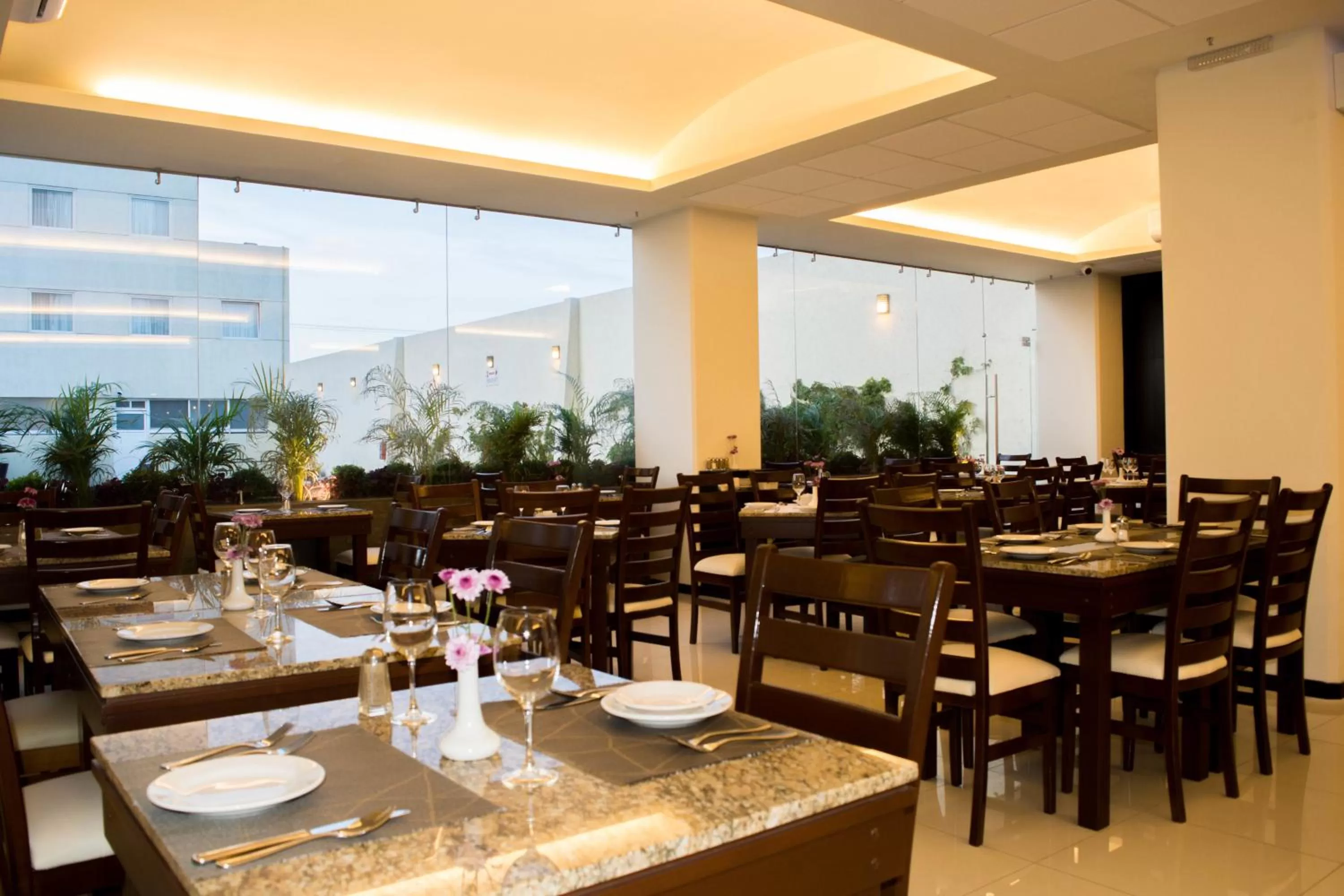 Restaurant/places to eat in Crown Victoria Hotel