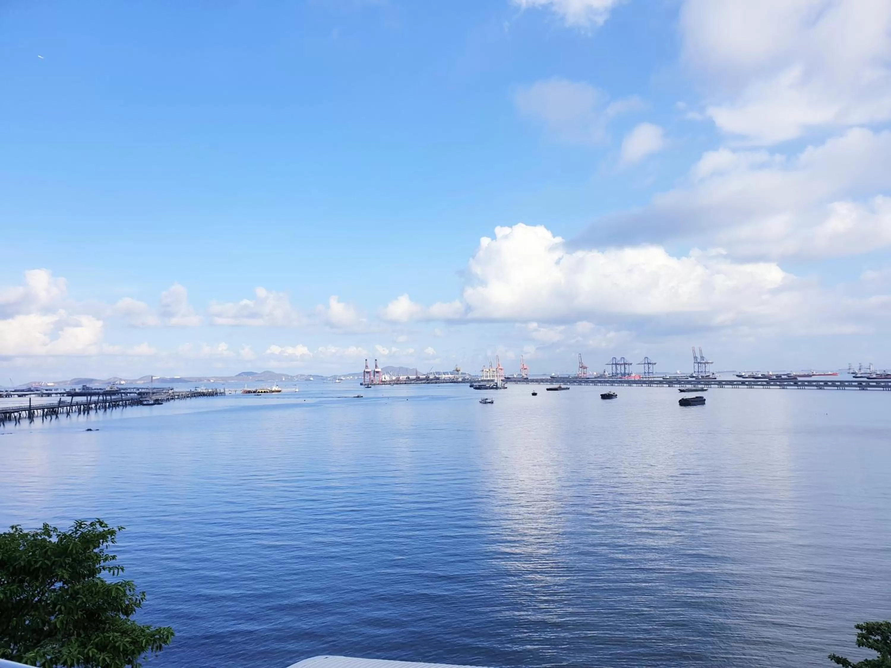 Property building in โรงแรม ชาโตว์วิสต้า