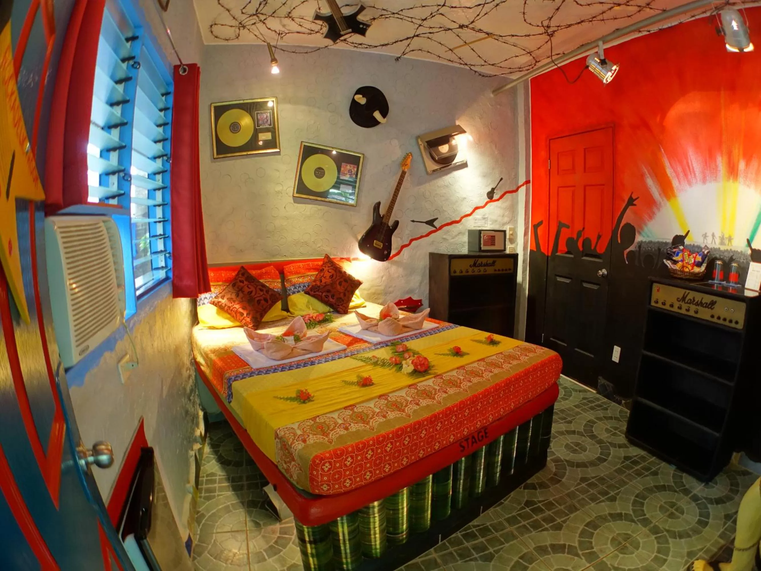 Photo of the whole room, Bed in Takatuka Beach Resort