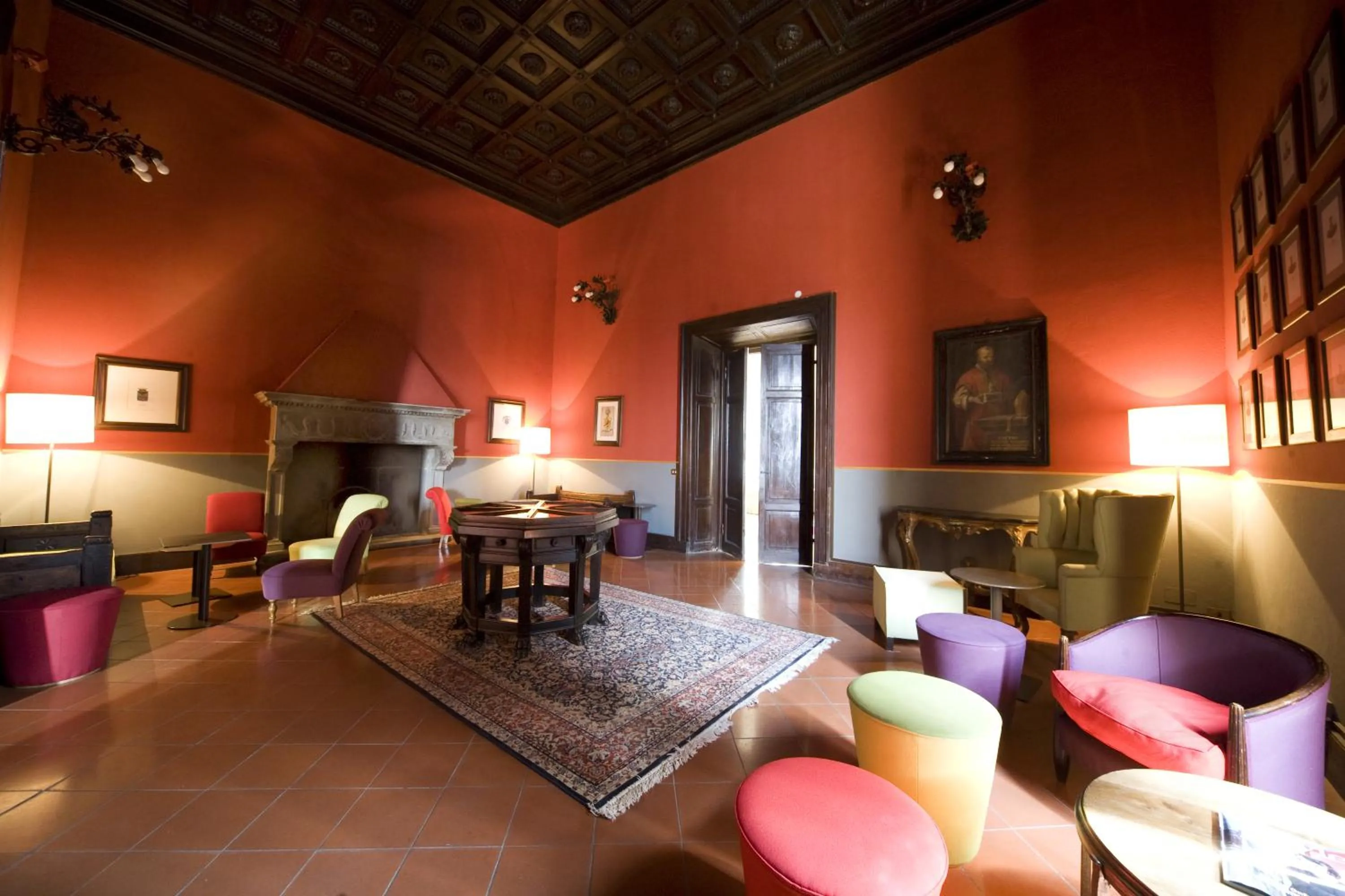 Communal lounge/ TV room in Villa Pitiana