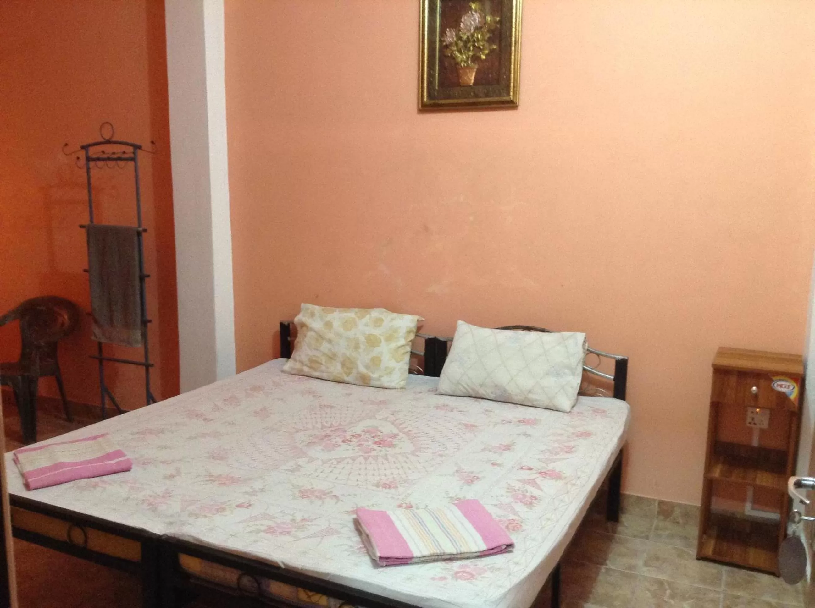 Photo of the whole room, Bed in Sunshine Hotel