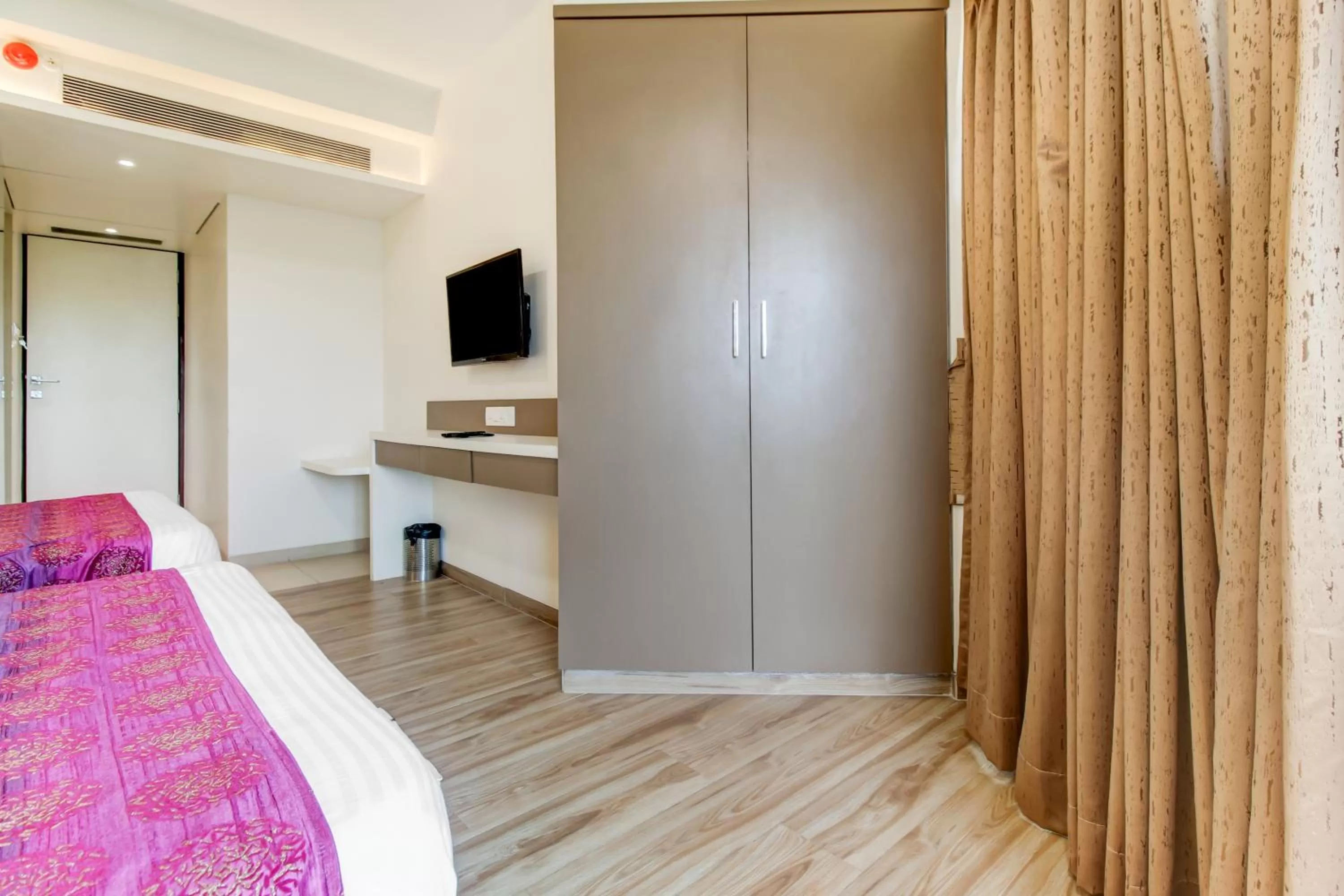 hair dresser, Bed in Grand Mookambika