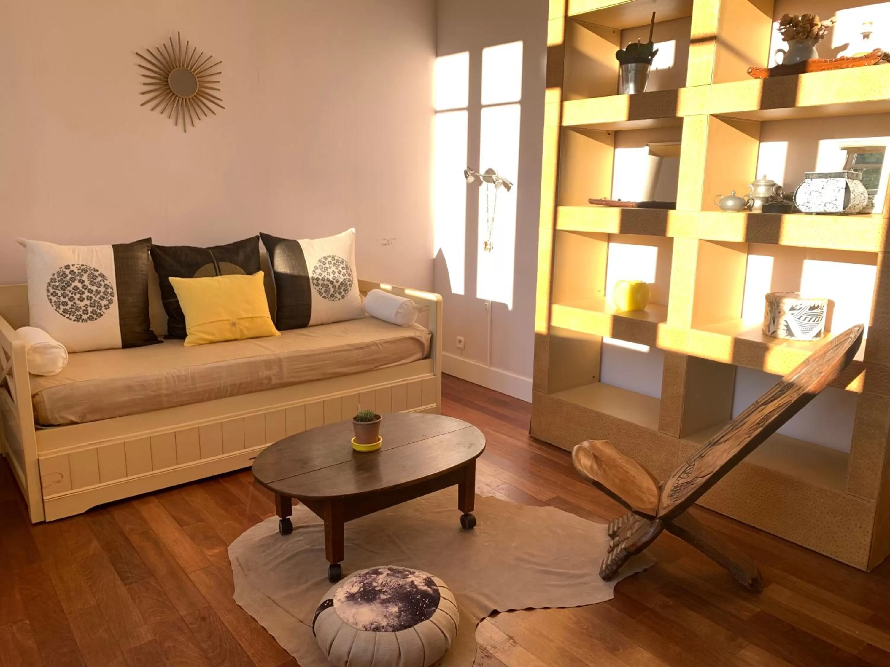 Seating Area in Suite privative Abella - Aile de maison bourgeoise