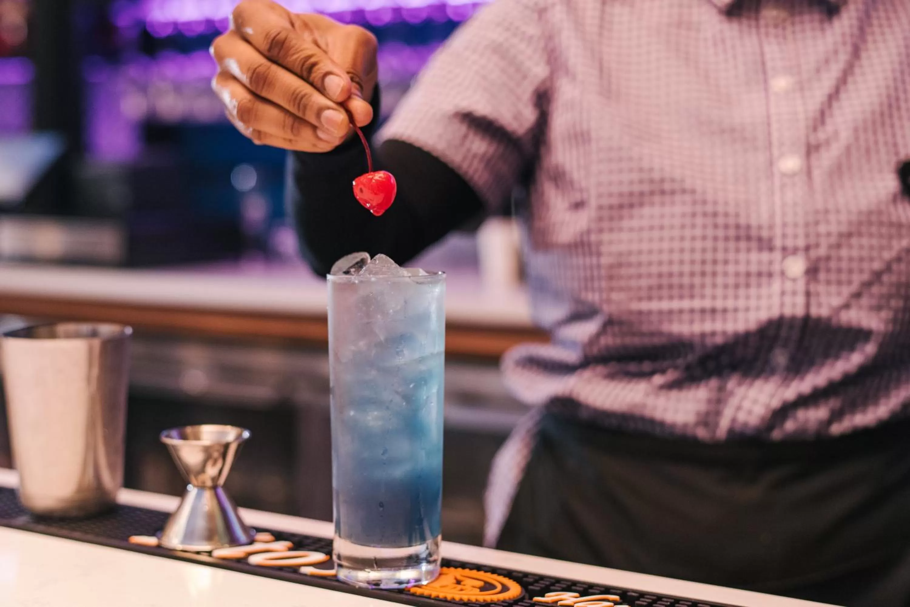 Lounge or bar in Holiday Inn Philadelphia-Cherry Hill by IHG