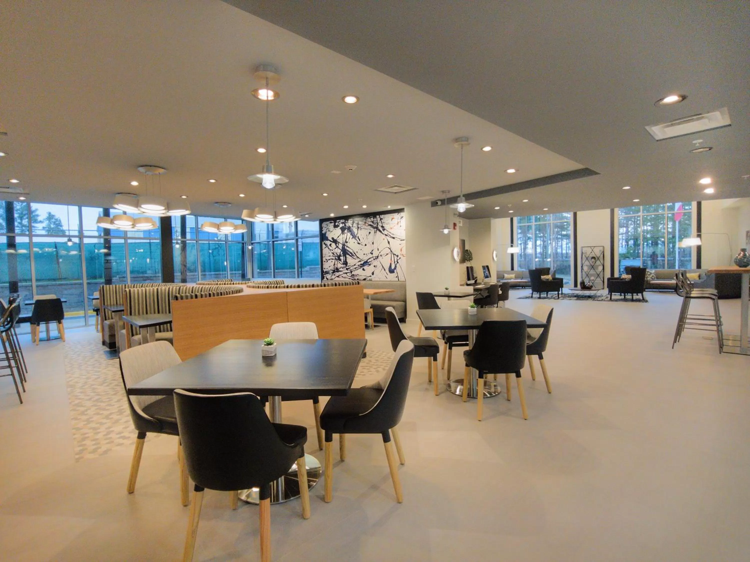 Restaurant/places to eat in Radisson Hotel Atlanta Airport