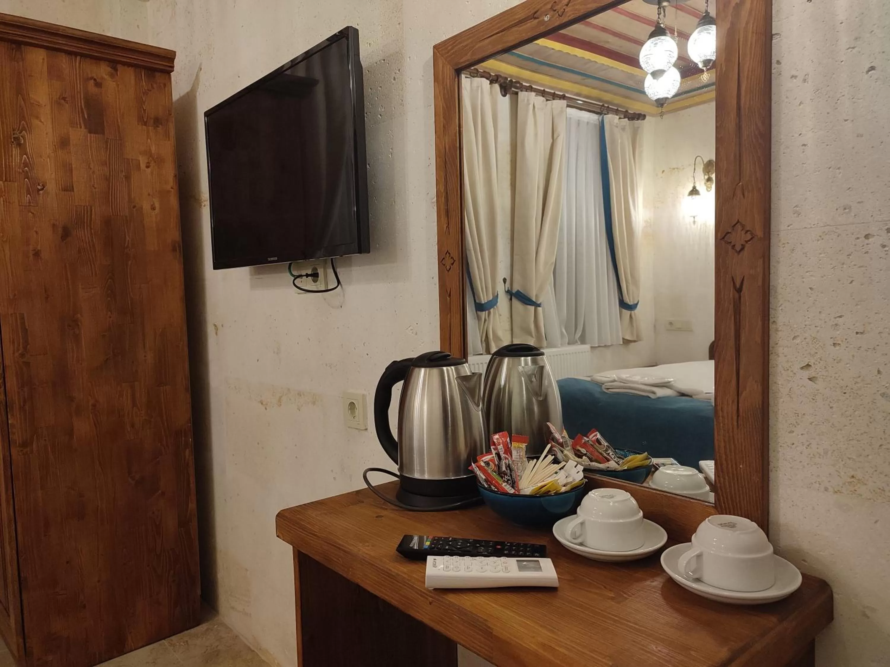 Coffee/tea facilities, Bed in Balloon View Hotel