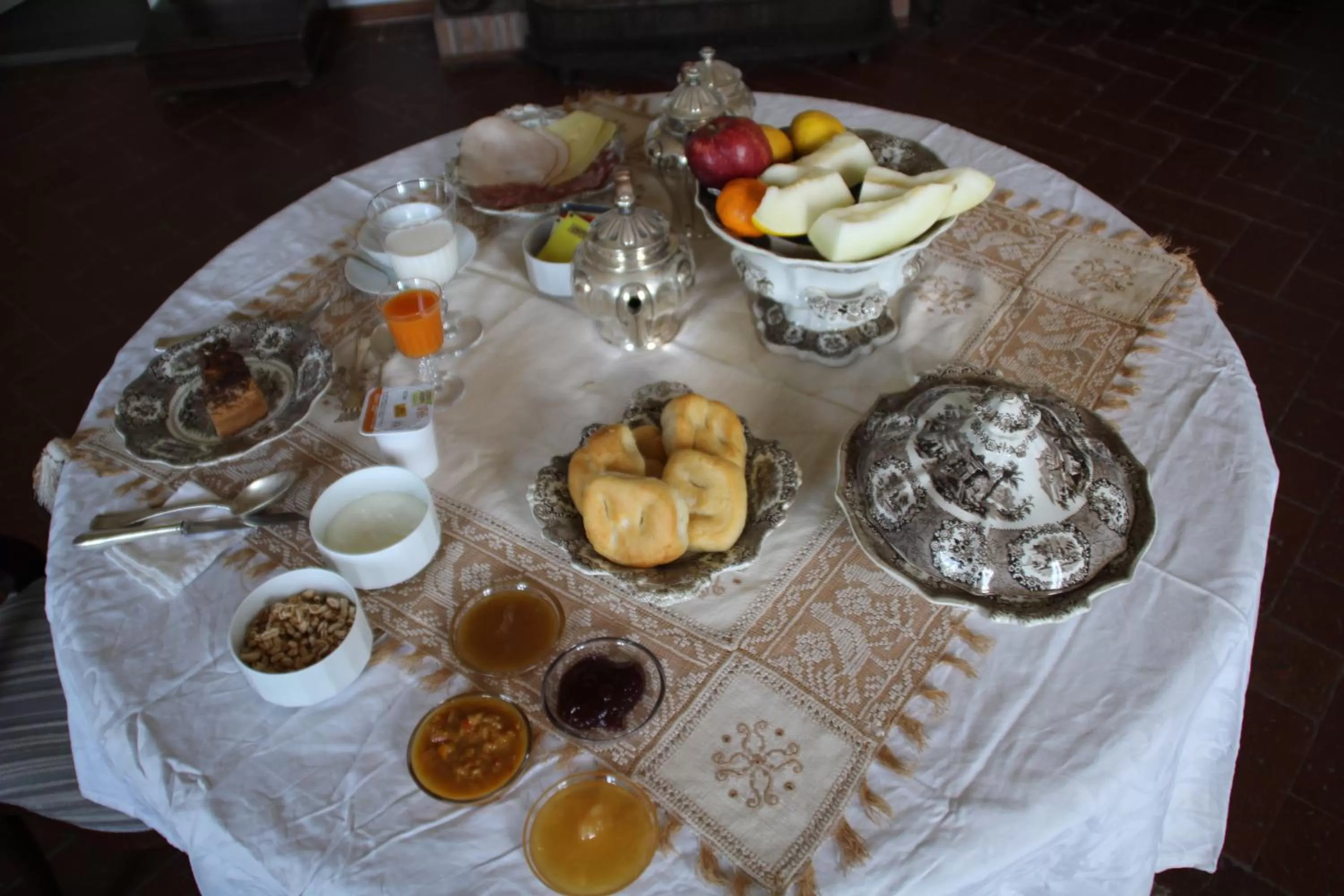 Continental breakfast in Villa Eugenia