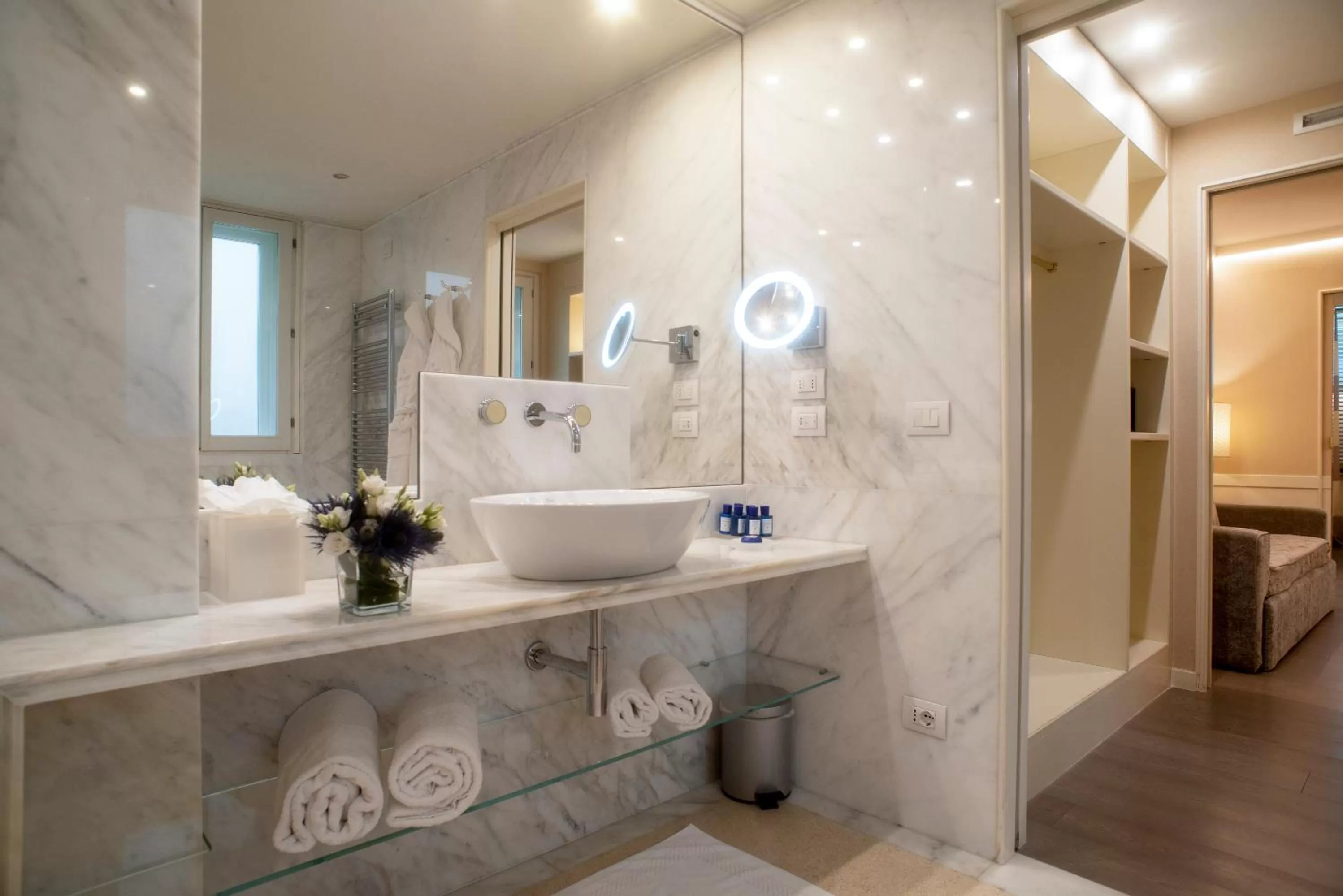 Bathroom in Ponte Vecchio Suites & Spa