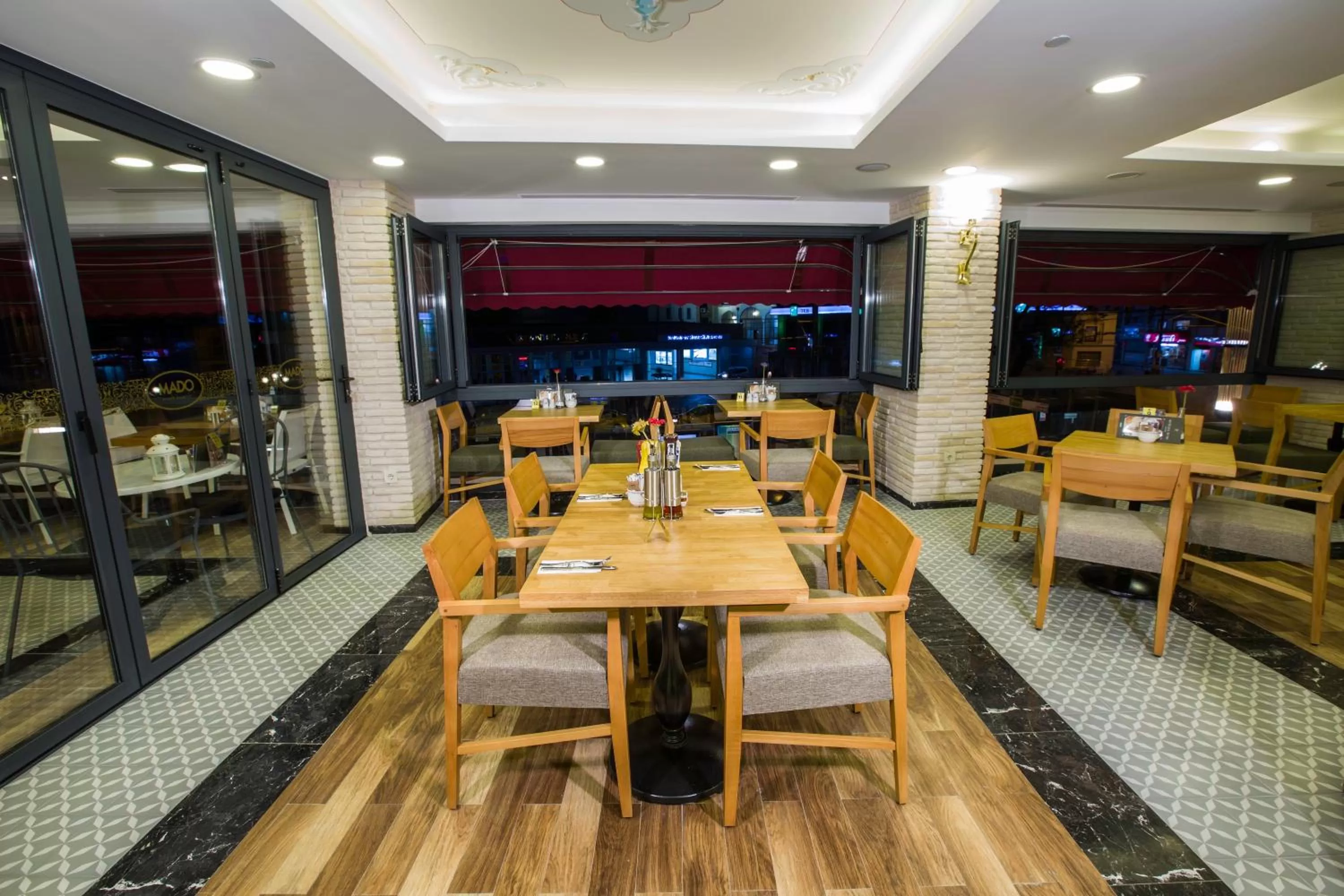 Restaurant/places to eat in Phosphorion