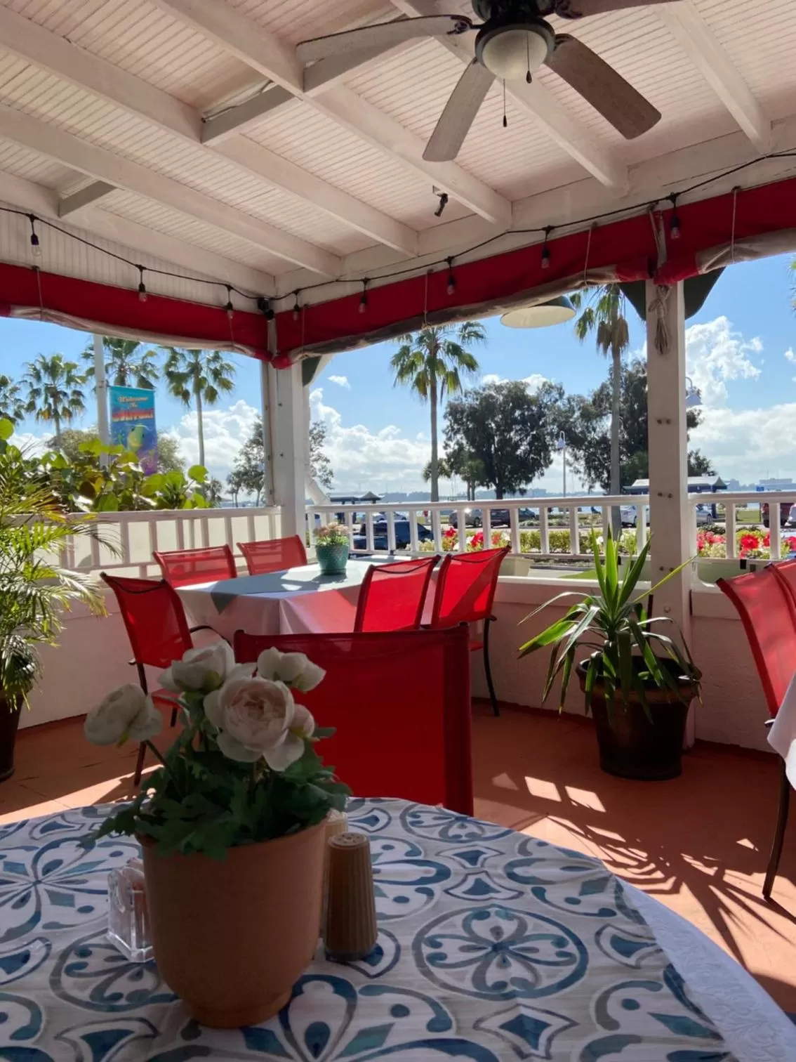 Patio, Restaurant/Places to Eat in Sea Breeze Manor Inn