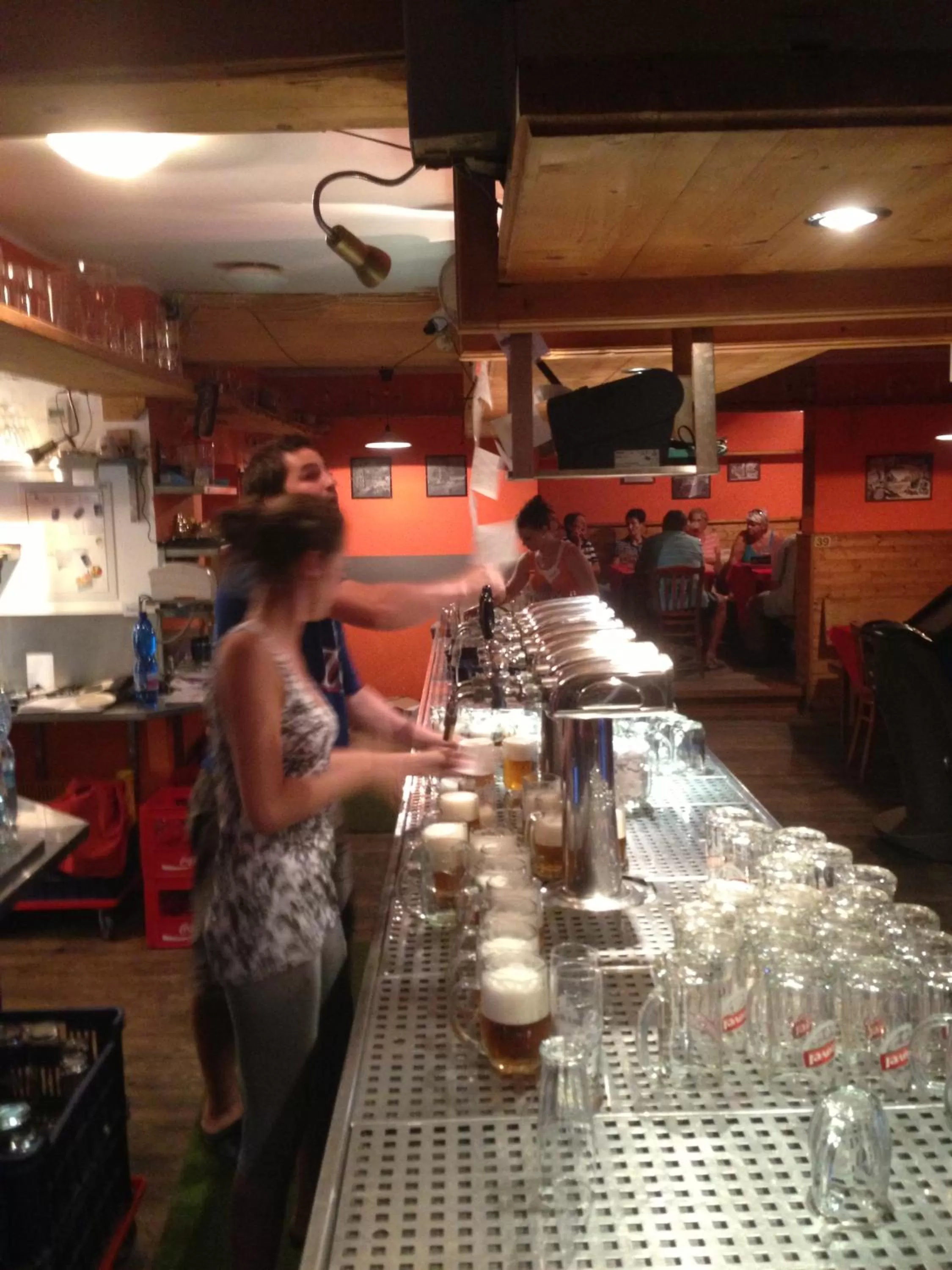 Restaurant/places to eat in Hotel Saloon