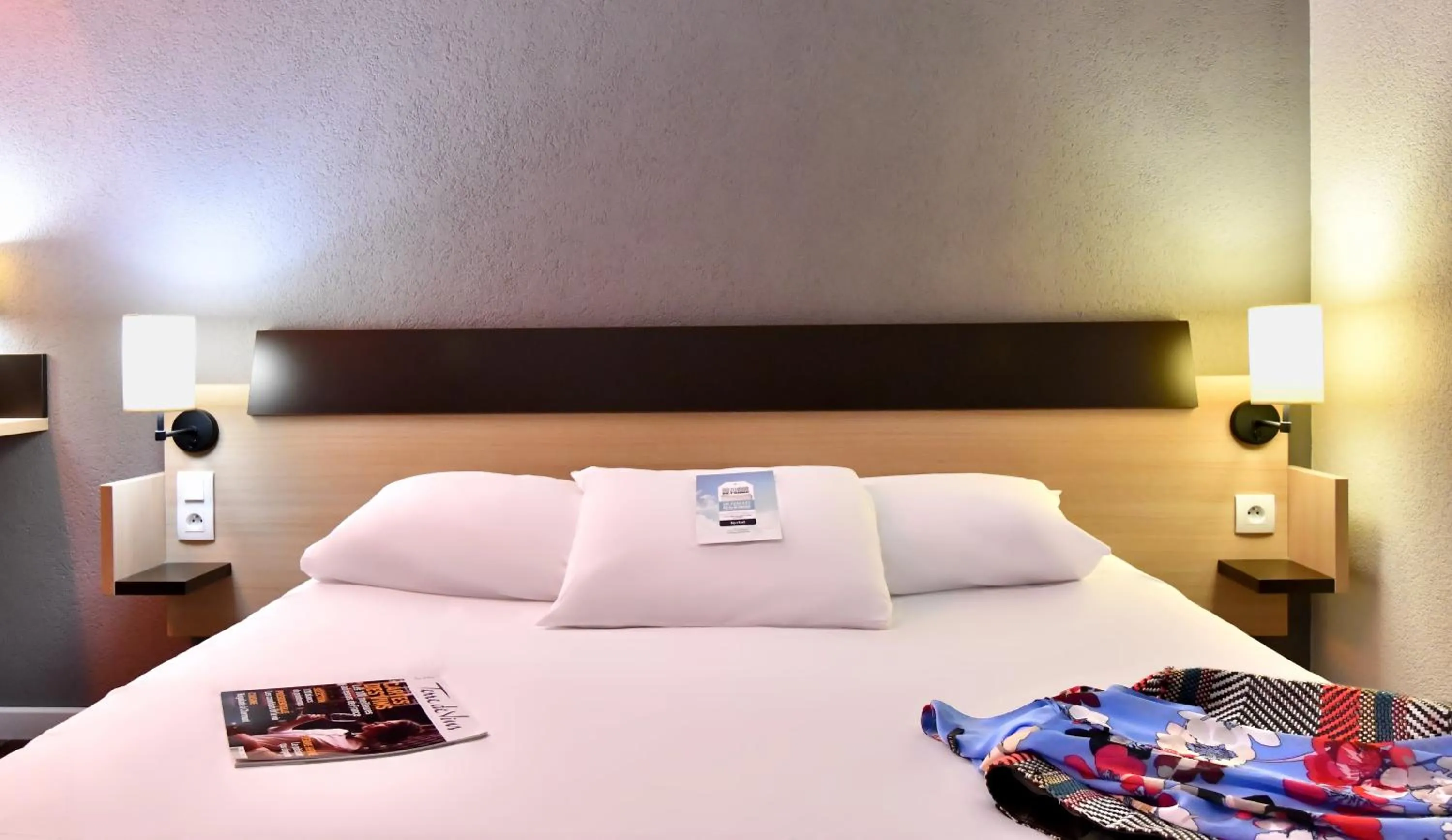 Bedroom, Bed in Kyriad Tours Sud - Chambray Lès Tours