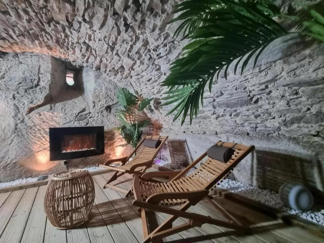 Spa and wellness centre/facilities in La Voûte du Pilat & SPA