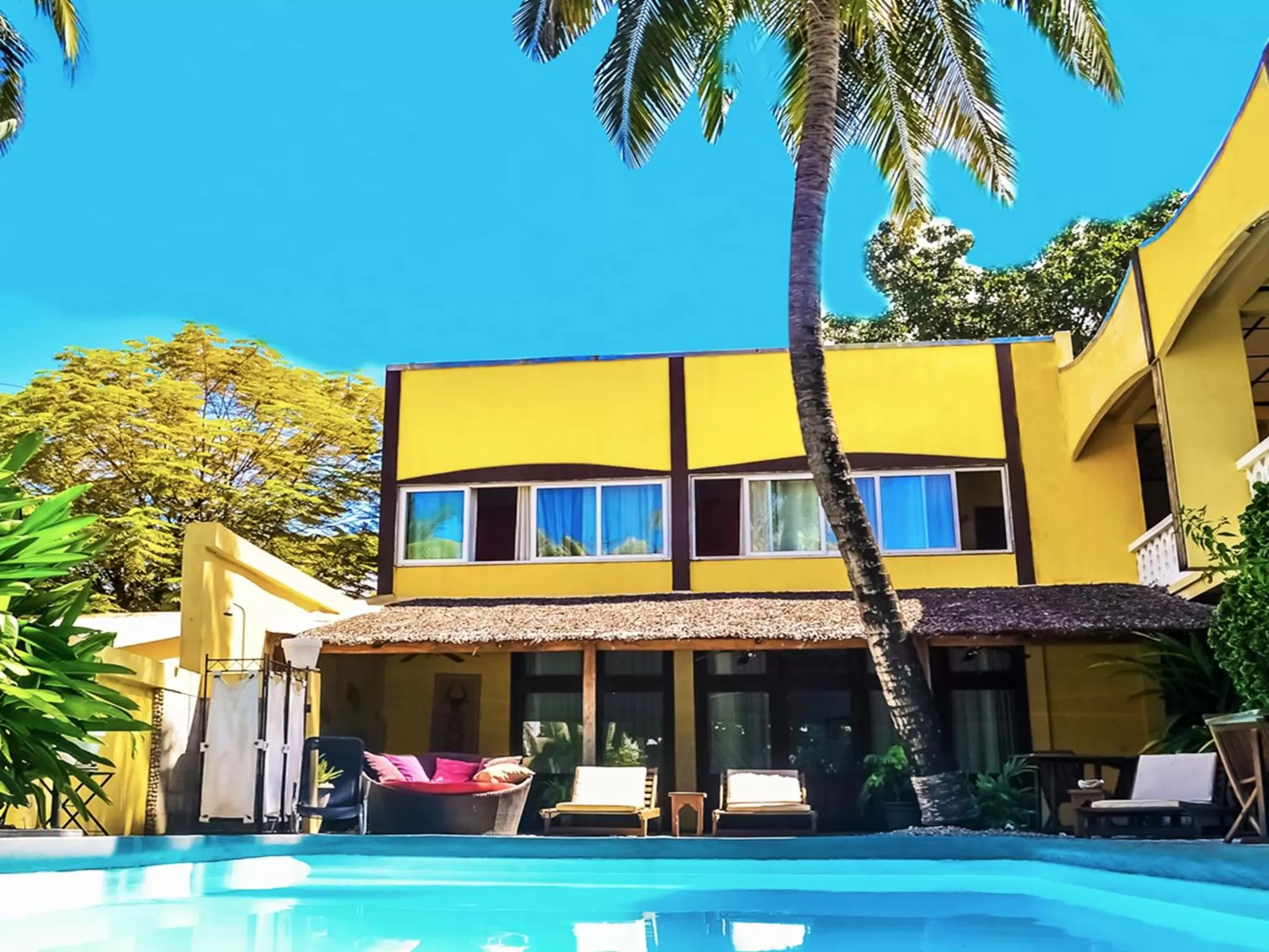Property building in Hôtel Restaurant Coco Lodge Majunga