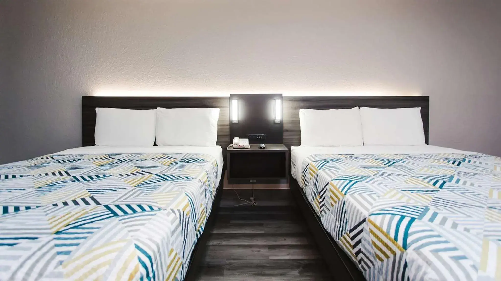 Queen Room with Two Queen Beds - Disability Access - Roll In Shower in Motel 6 Houston, TX - Medical Center/NRG Stadium Queen Room with Two Queen Beds - Disability Access - Roll In Shower in Motel 6 Houston, TX - Medical Center/NRG Stadium