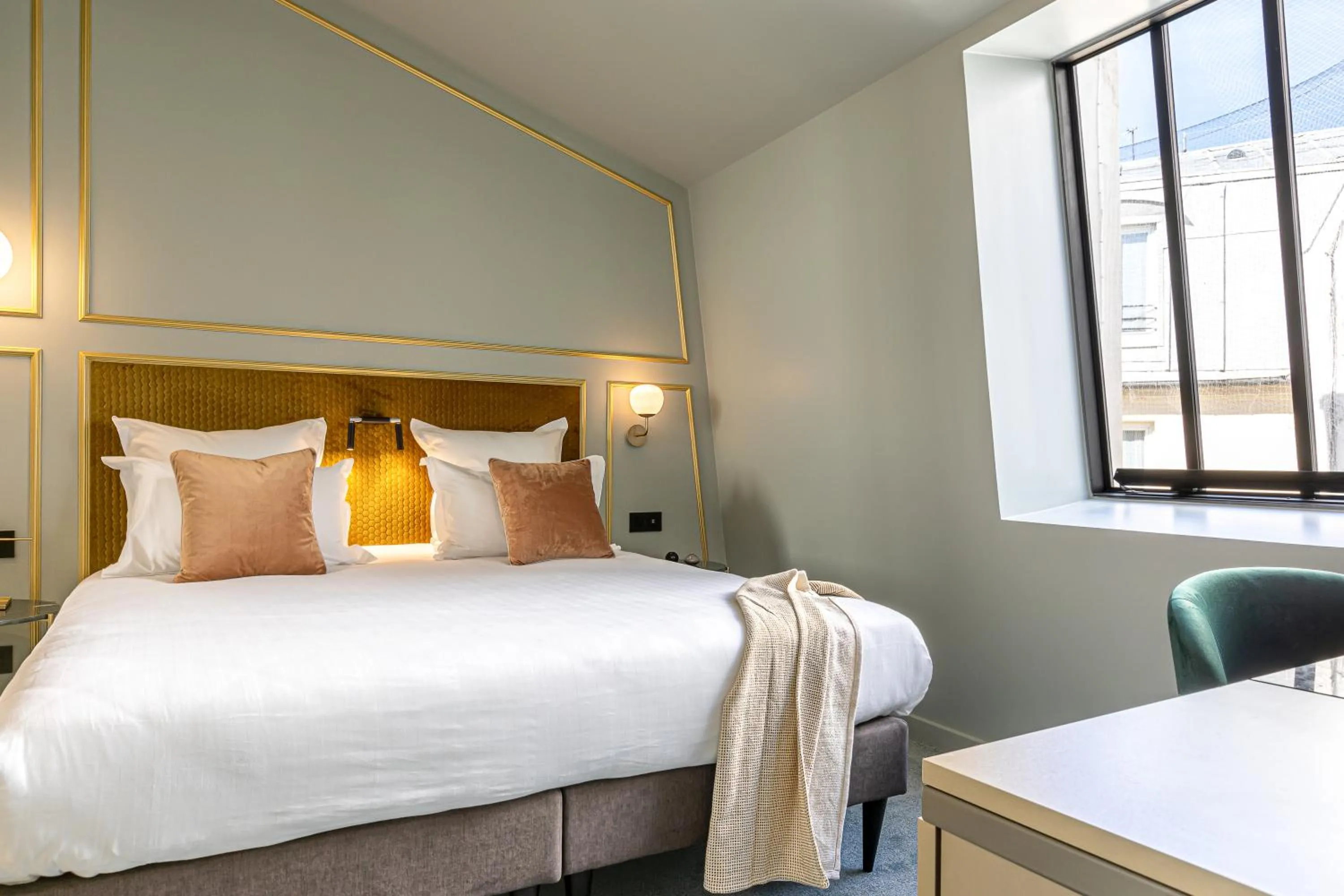 Bed in Hôtel Veryste & Spa Paris