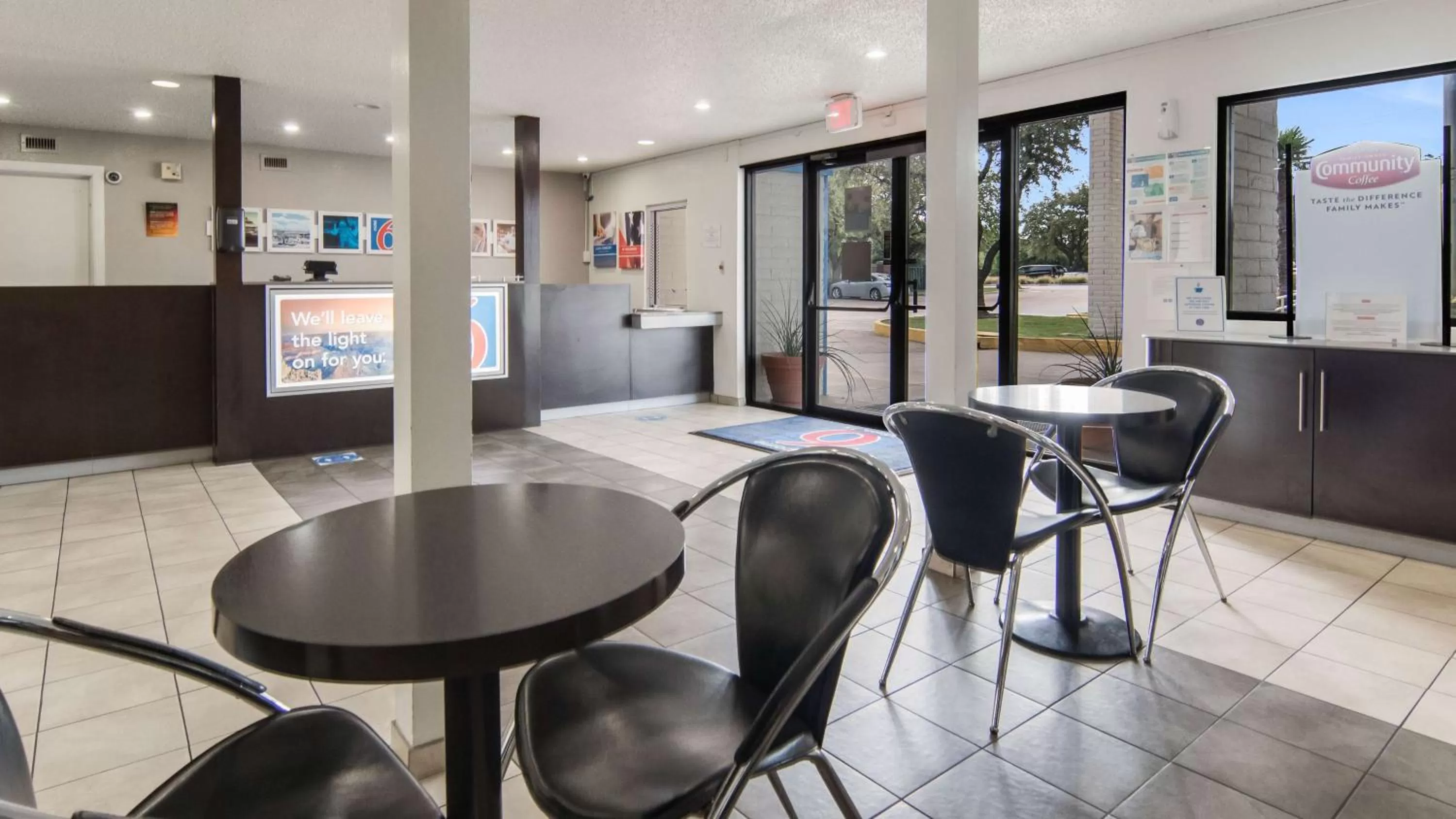 Lobby or reception in Motel 6-Addison, TX - Dallas
