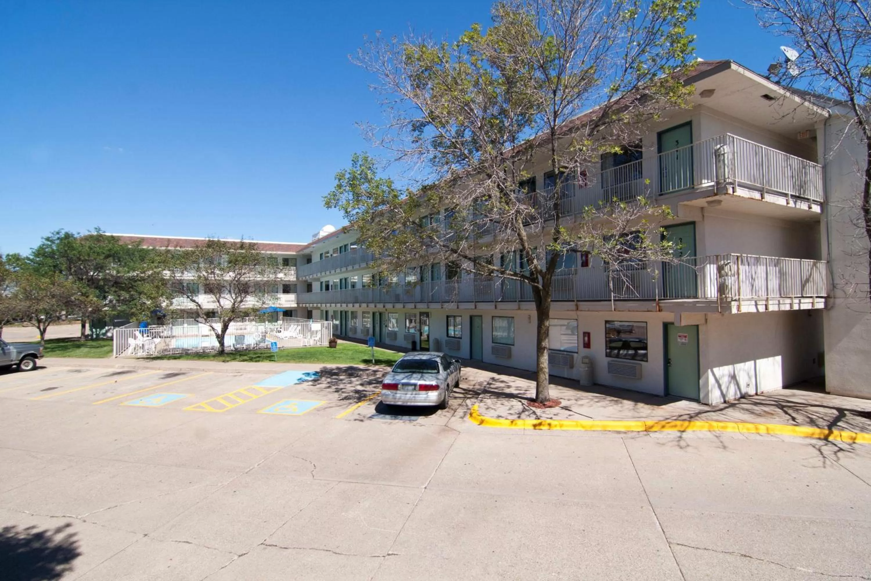 Property building in Motel 6-Roseville, MN - Minneapolis North