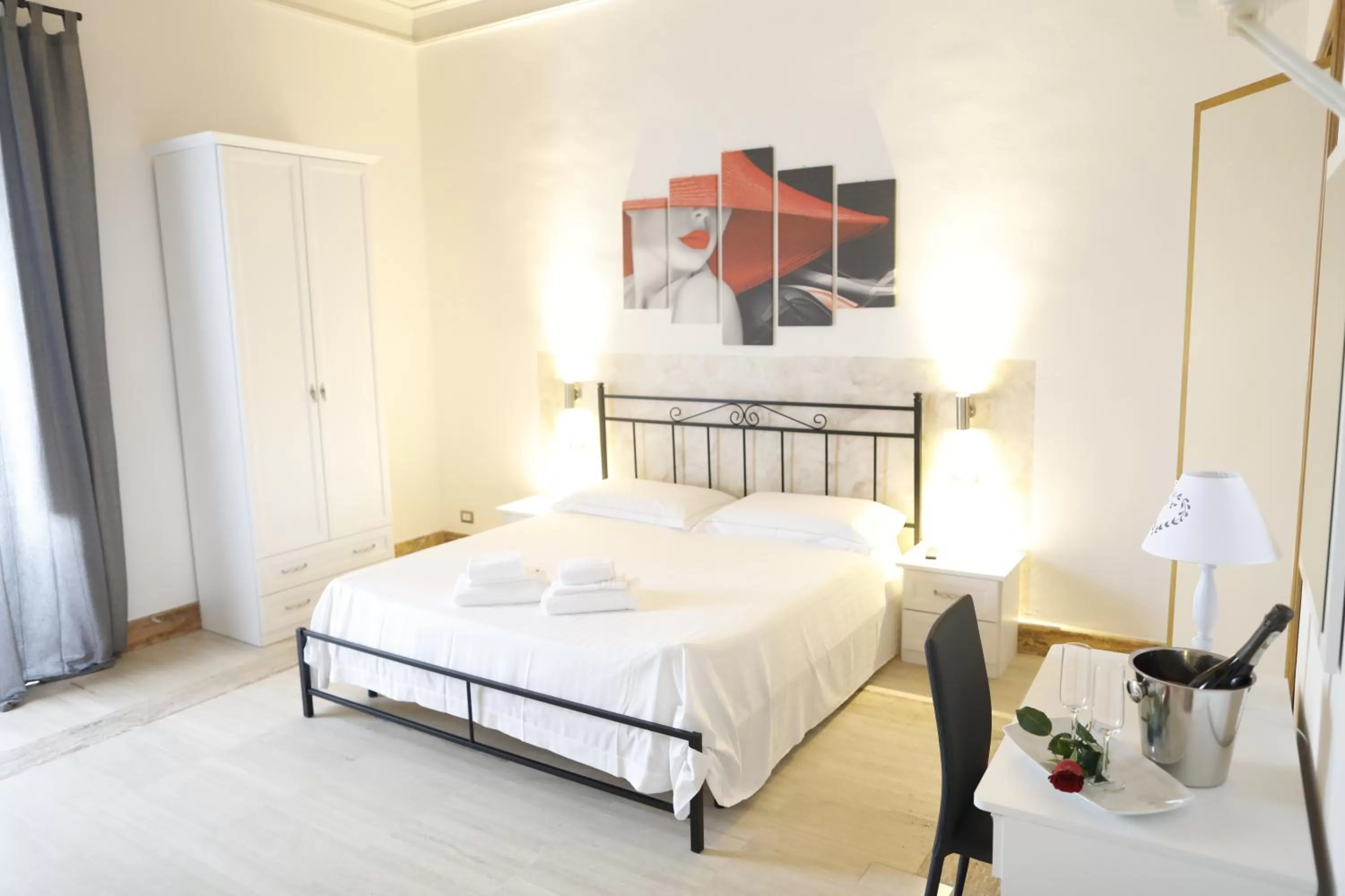 Photo of the whole room, Bed in B&B Liberty 900