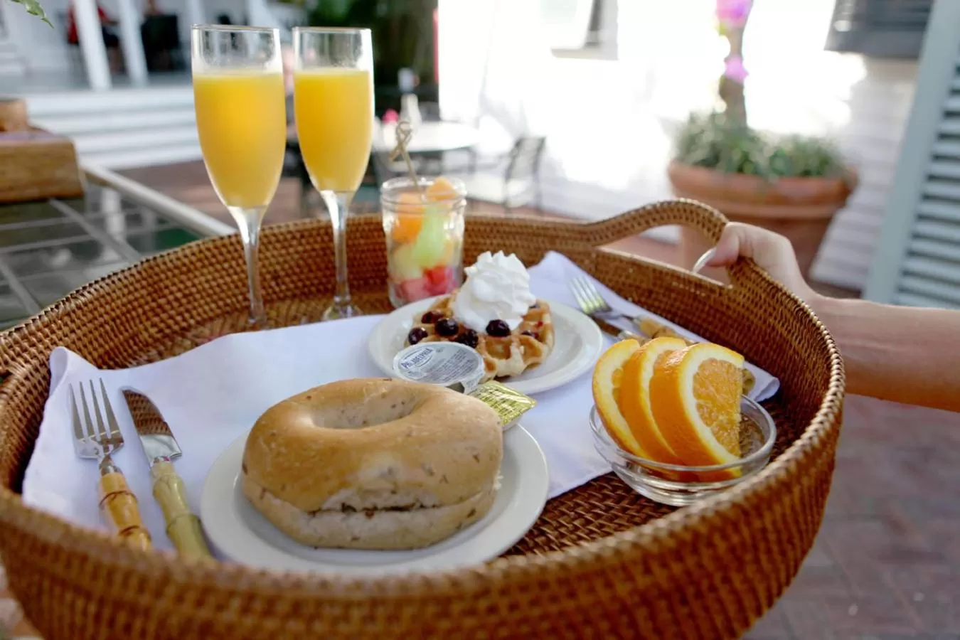 Food and drinks in Simonton Court Historic Inn & Cottages