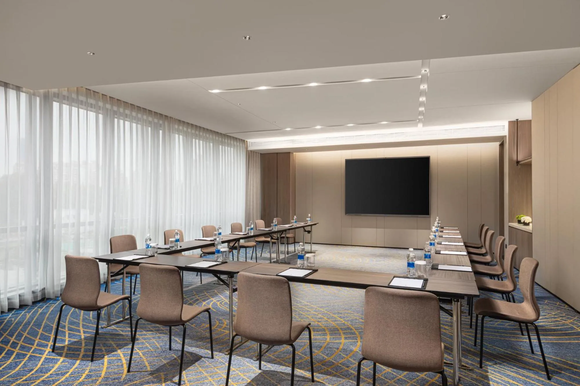 Meeting/conference room in HUALUXE Shanghai Changfeng Park by IHG