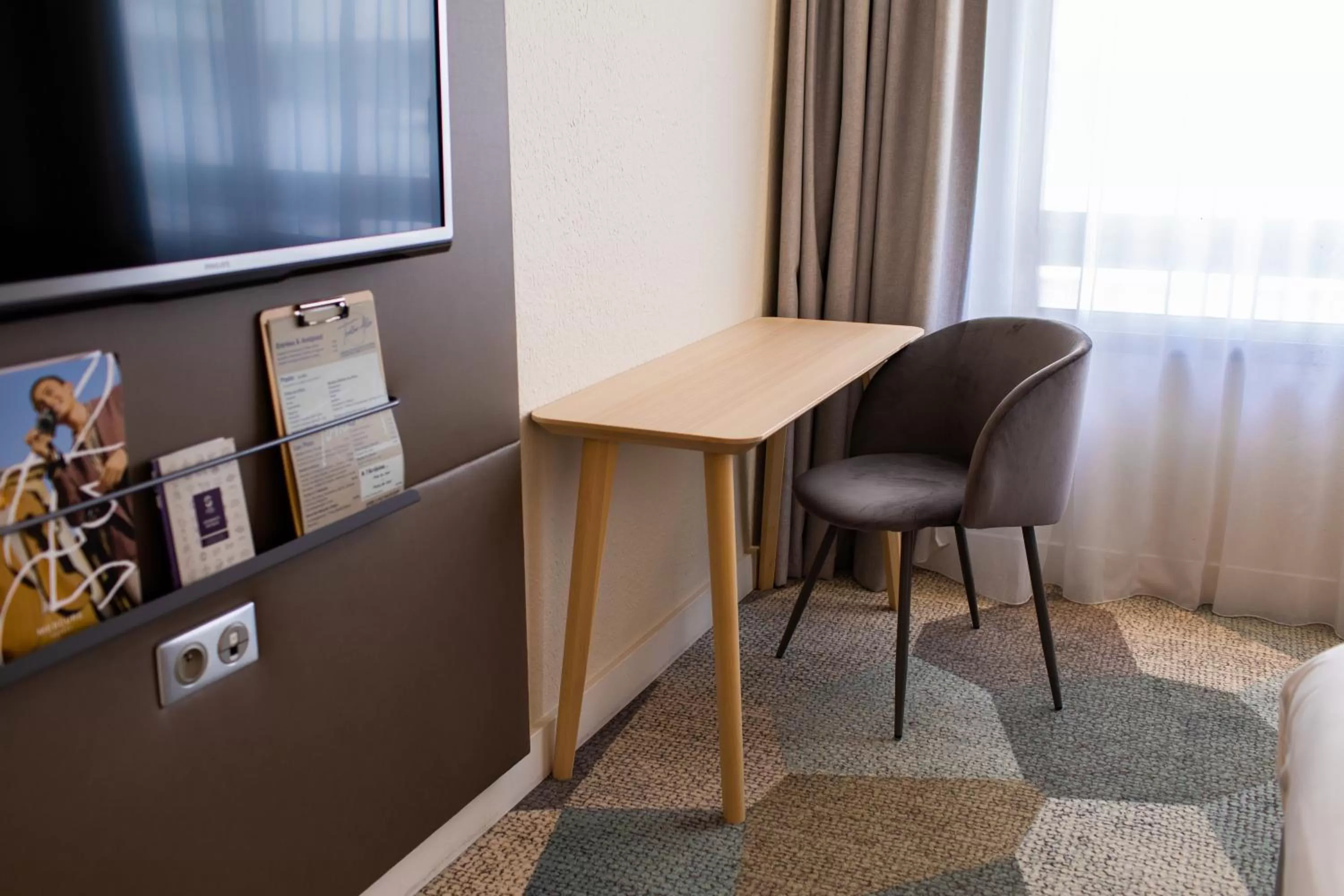 Bedroom in Mercure Lorient Centre